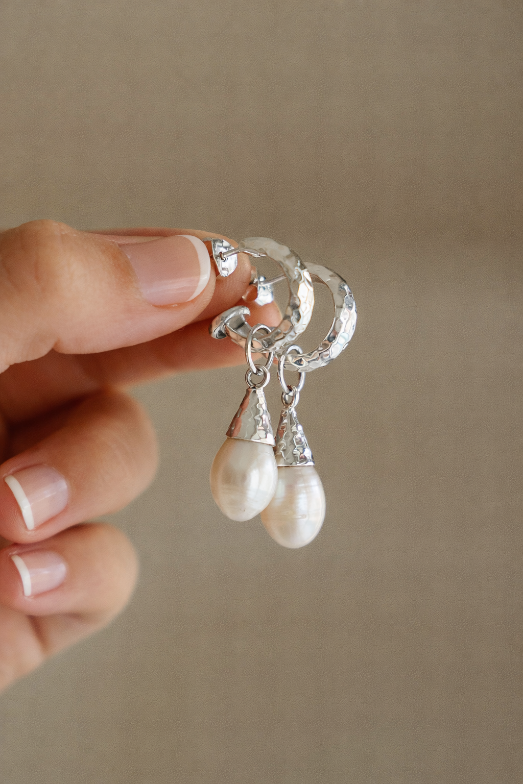 AROS HOOPS MADRE PERLA DE PLATA