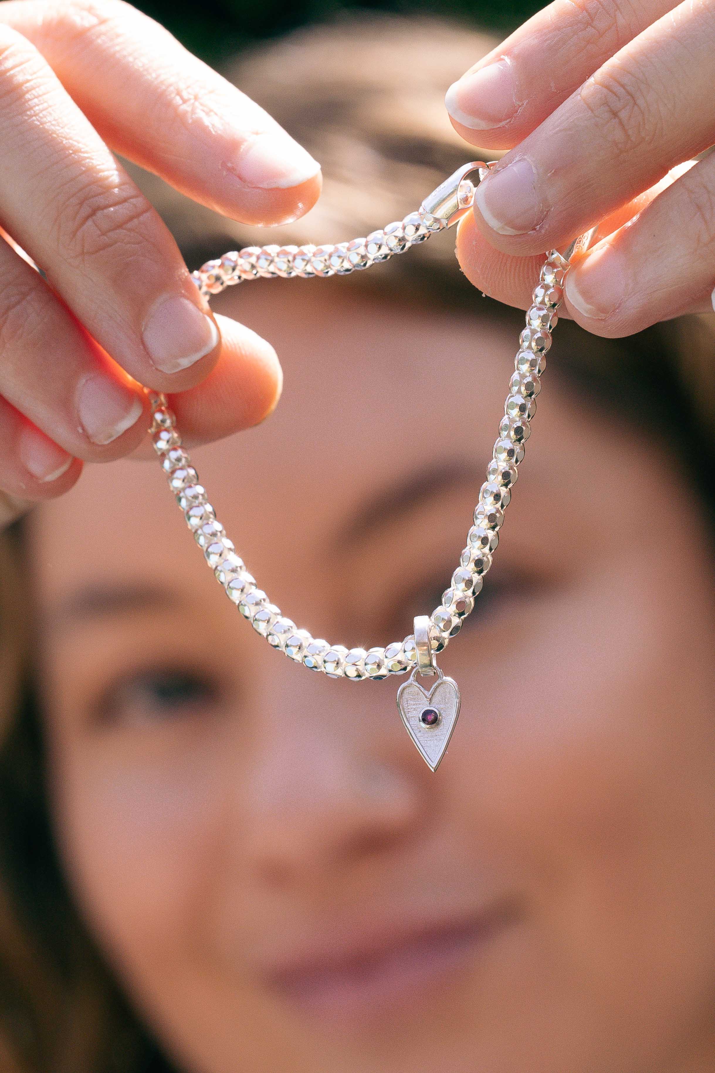 PULSERA CORAZON RUBI