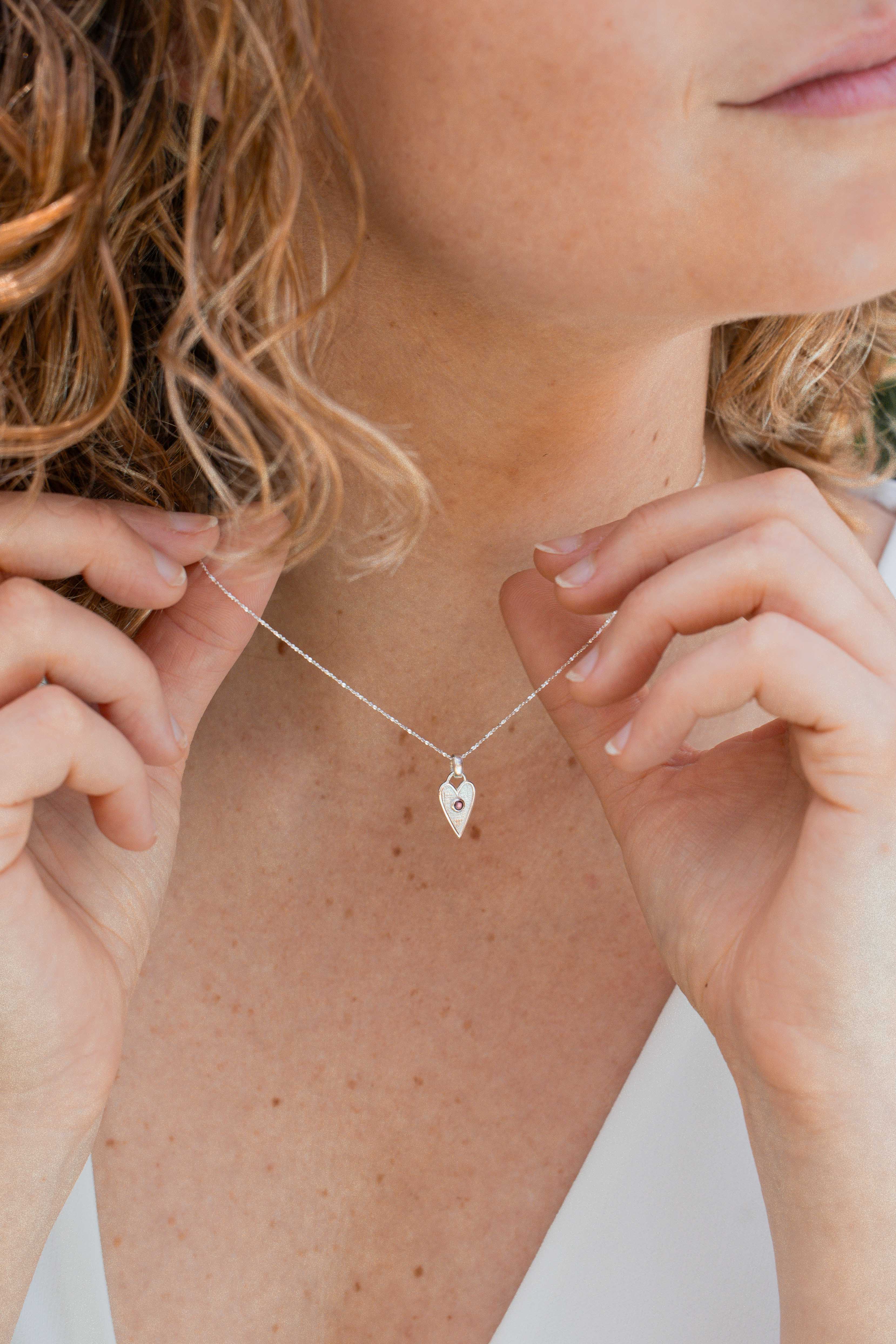 COLLAR CORAZON RUBI