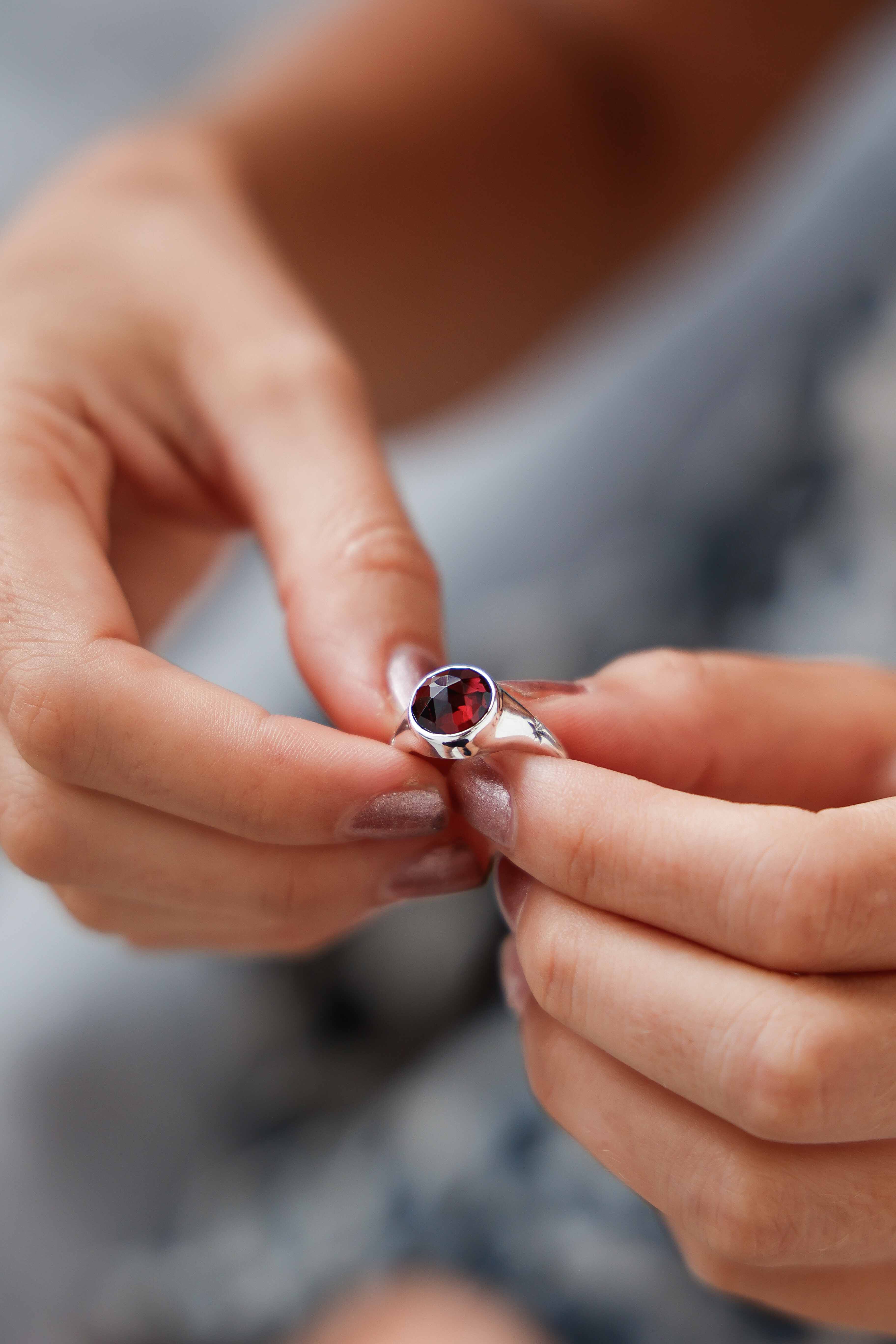 ANILLO GALAXY GRANATE