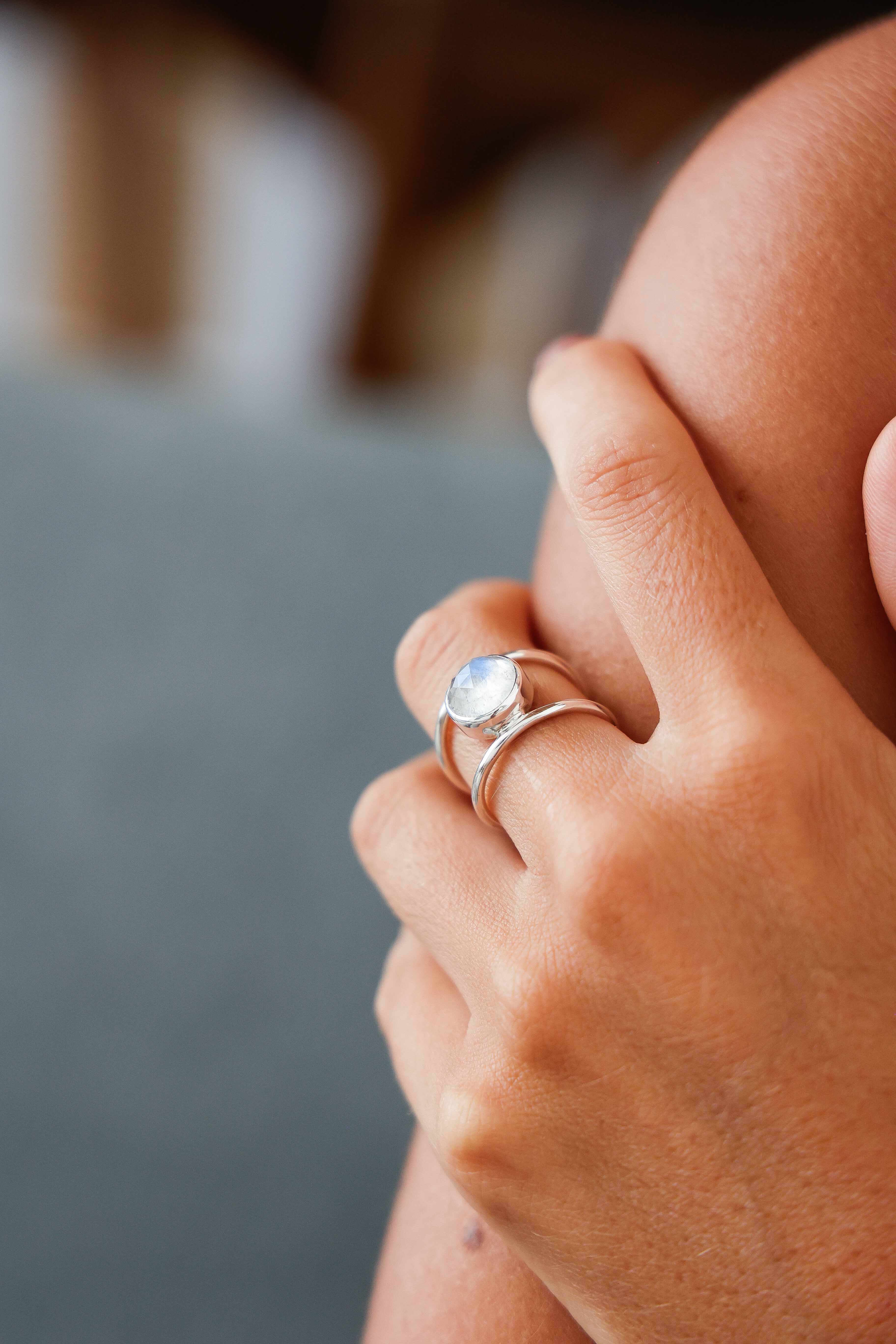 ANILLO NADRA PIEDRALUNA