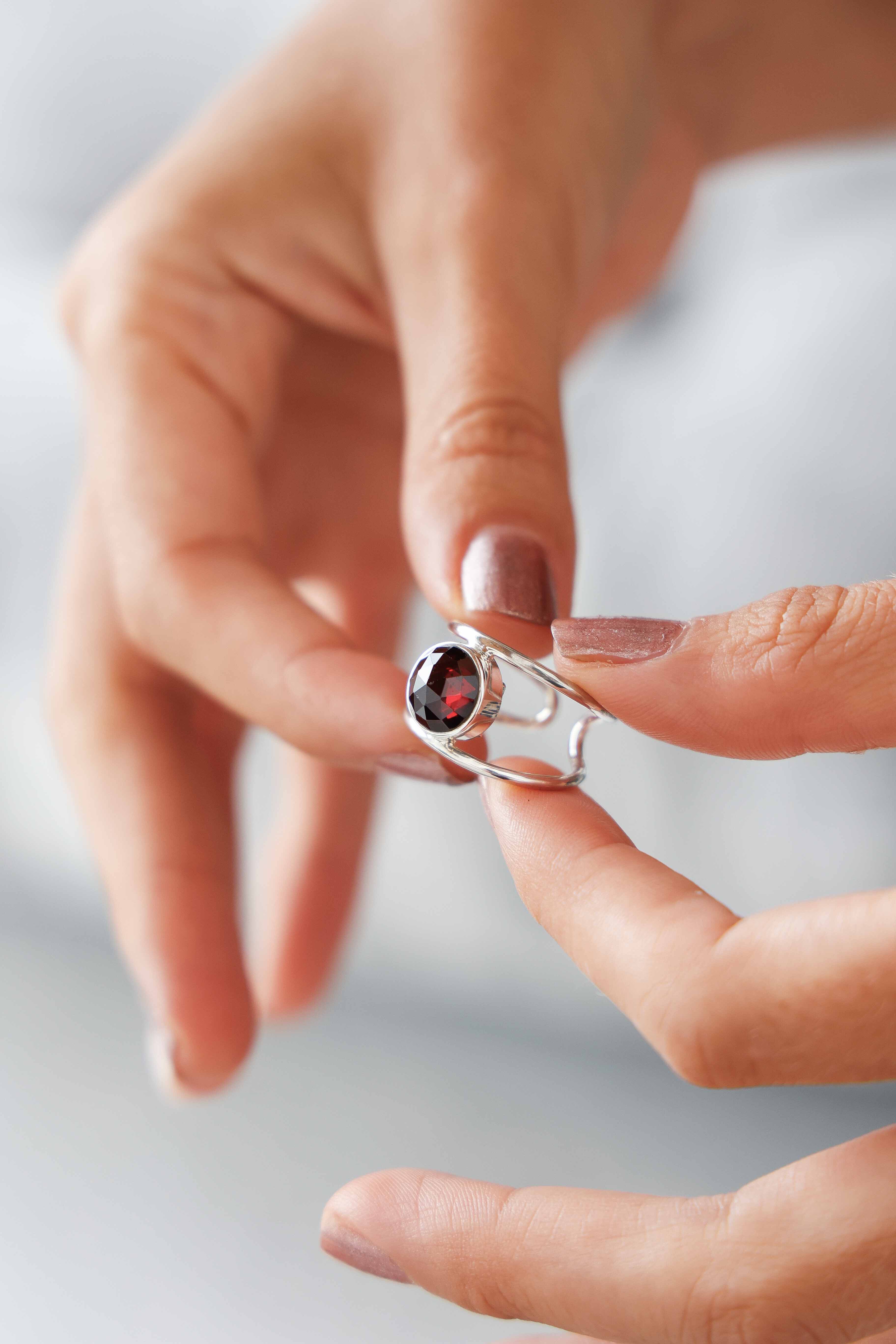 ANILLO NADRA GRANATE