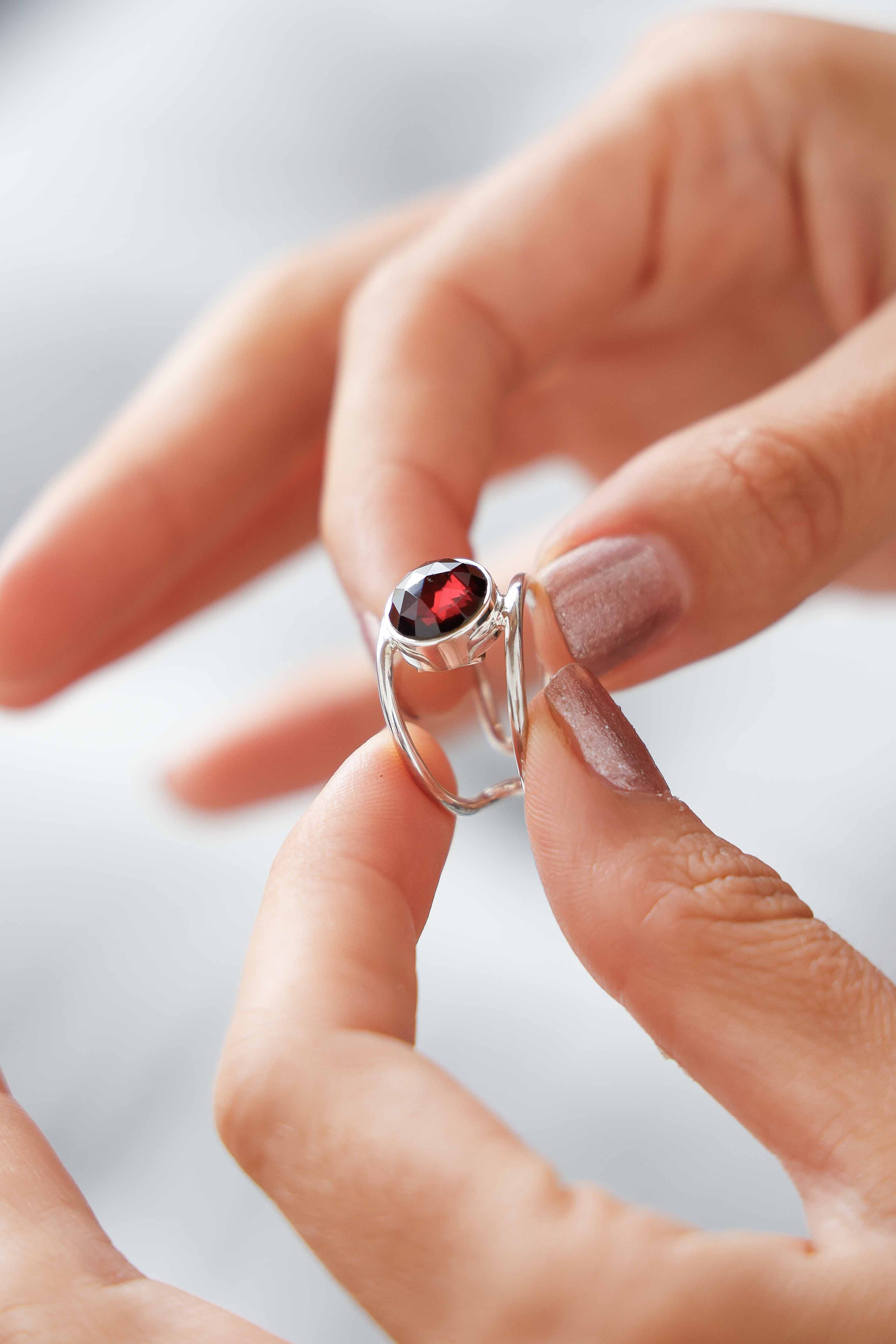 ANILLO NADRA GRANATE