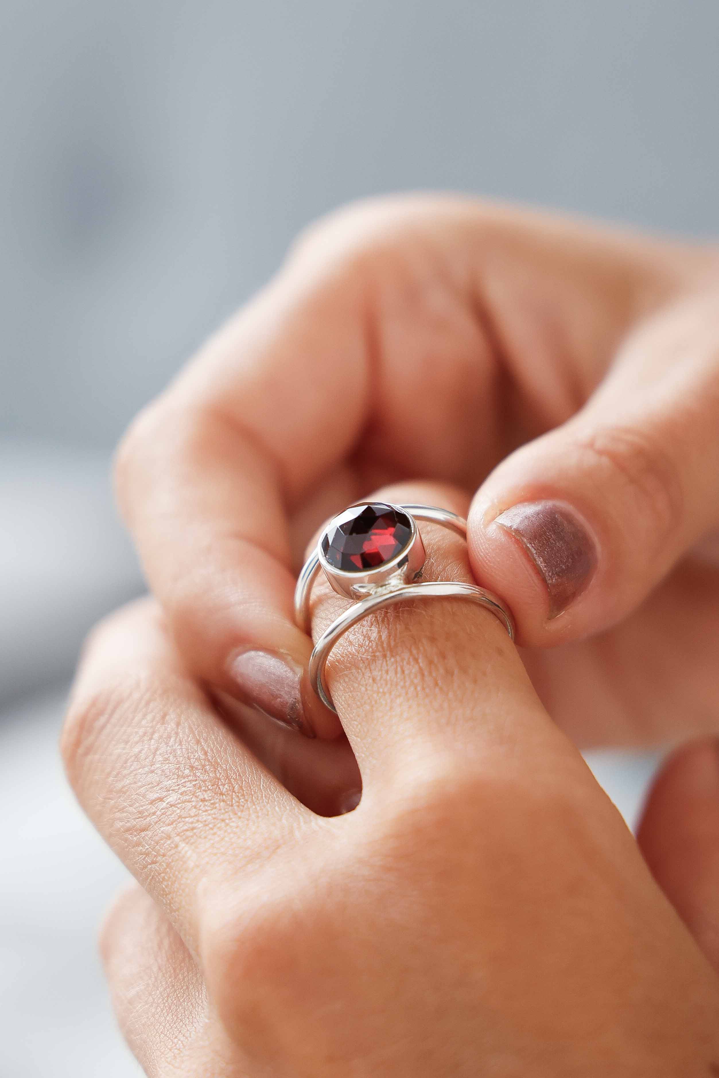ANILLO NADRA GRANATE
