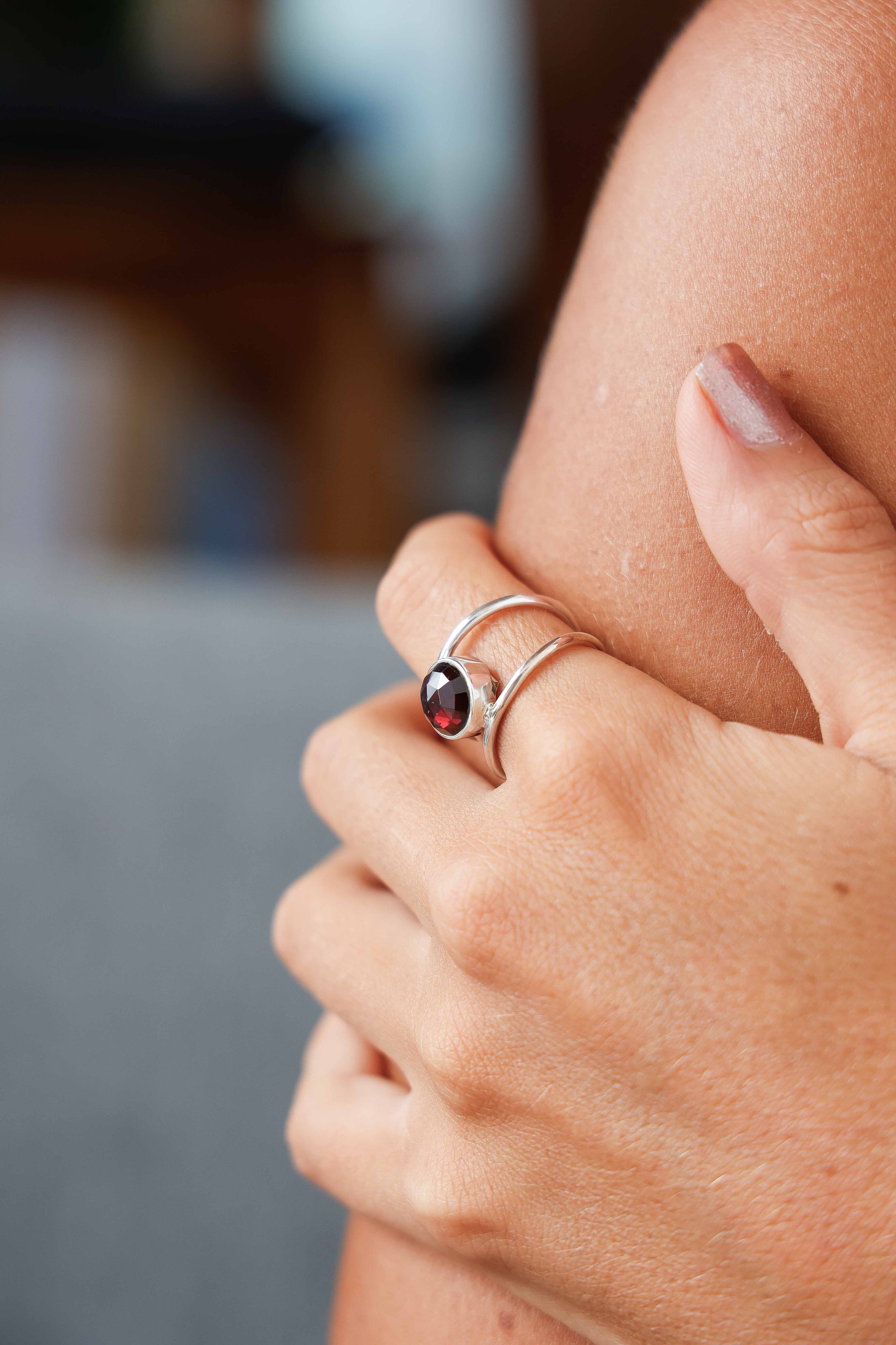 ANILLO NADRA GRANATE