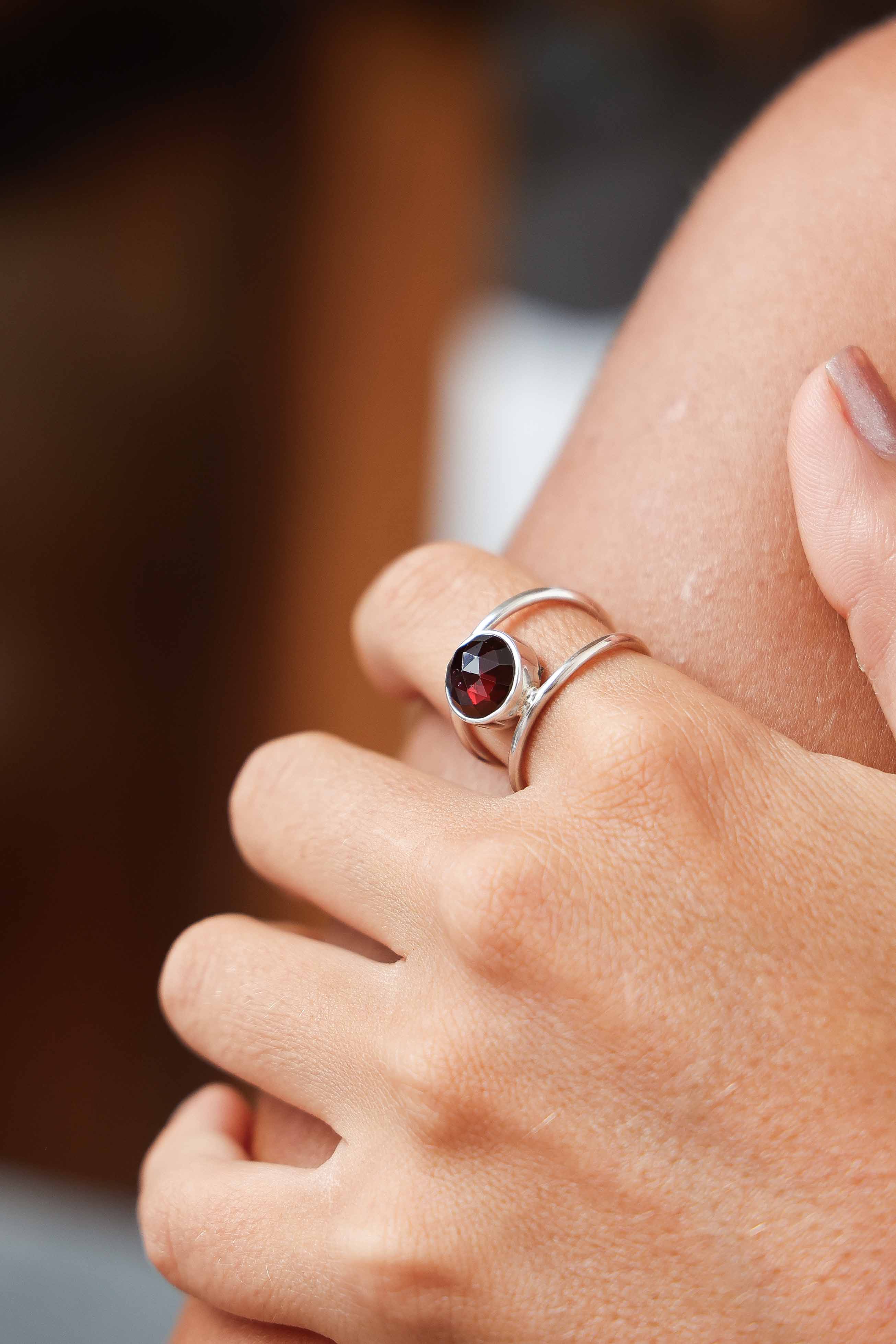 ANILLO NADRA GRANATE