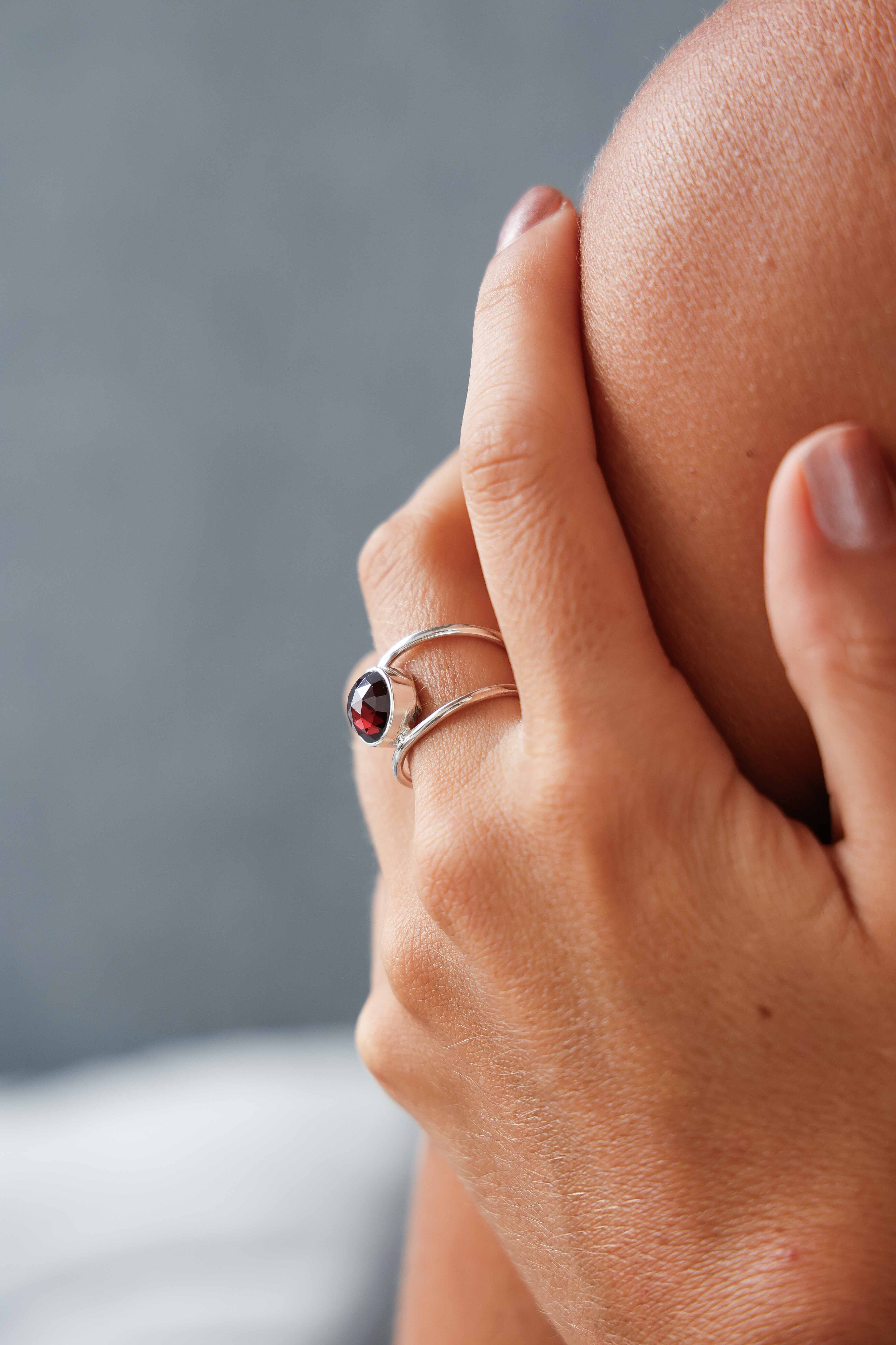ANILLO NADRA GRANATE