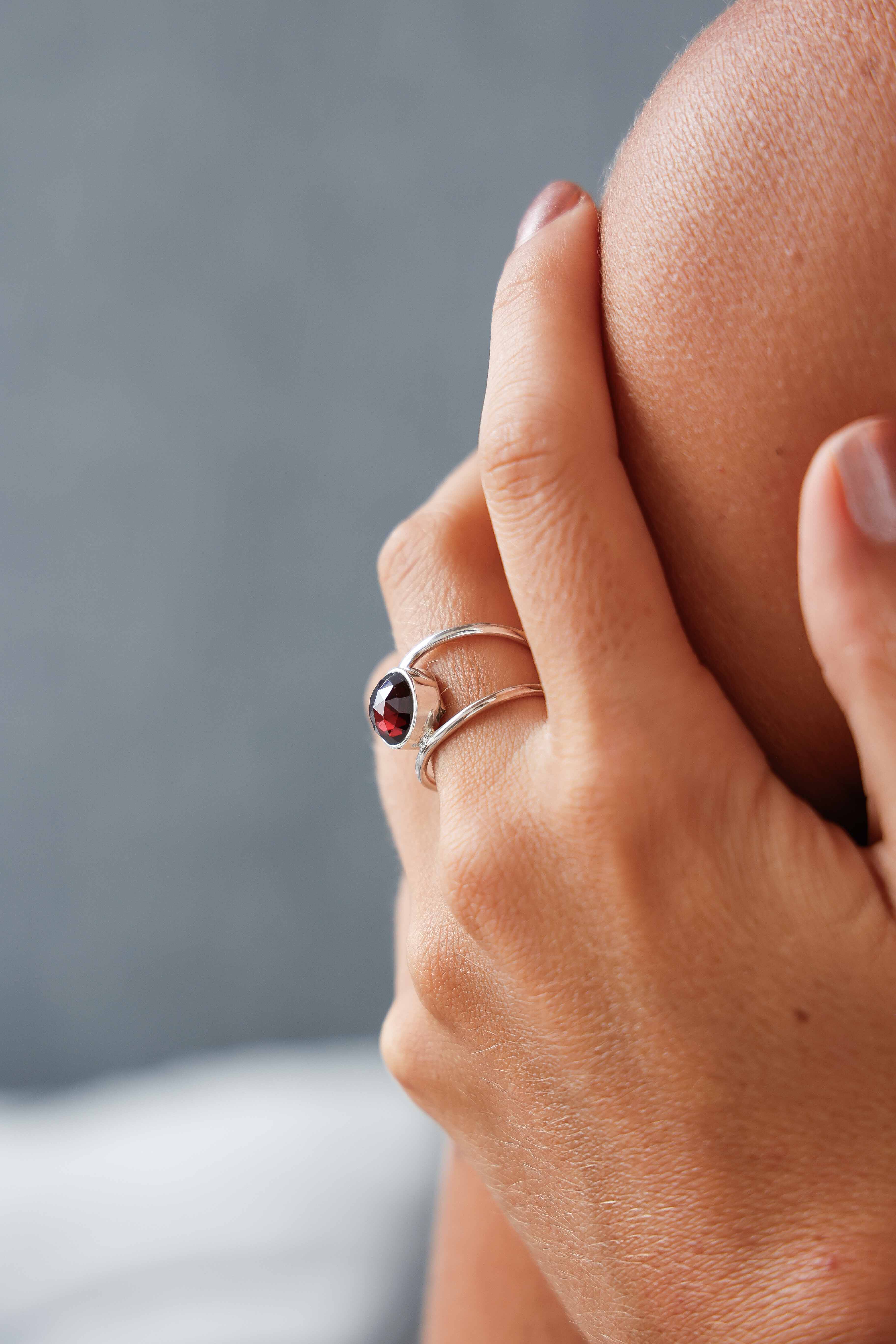 ANILLO NADRA GRANATE