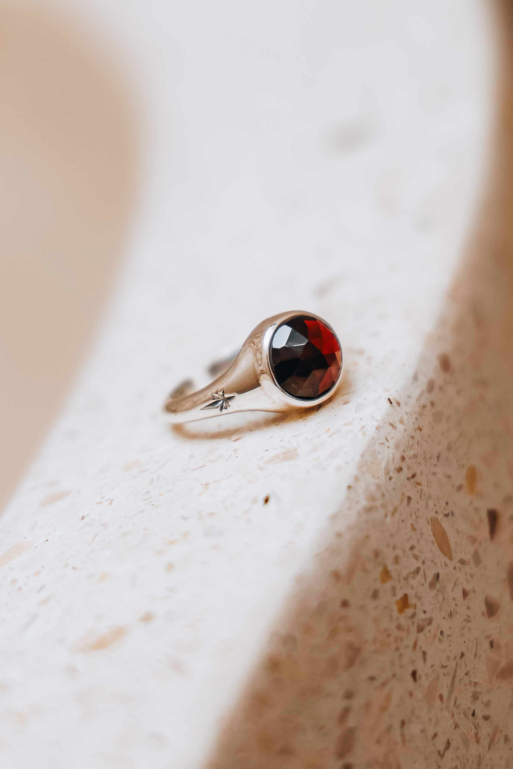 ANILLO GALAXY GRANATE