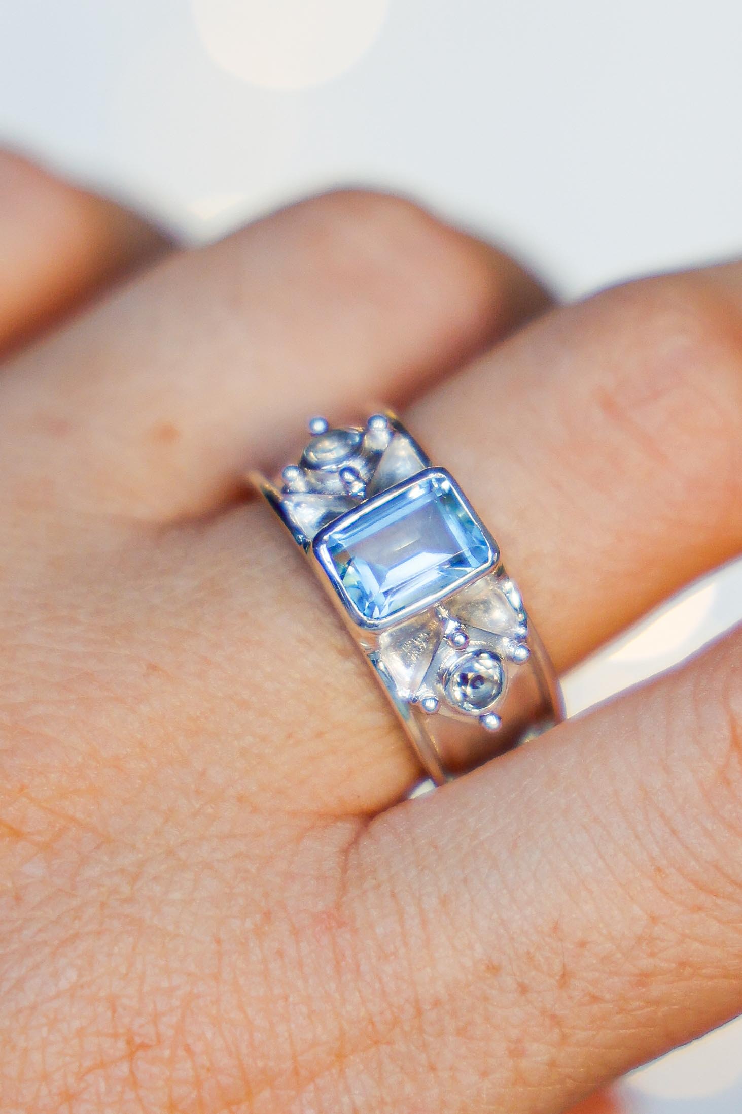 ANILLO AURORA DE PLATA Y TOPACIO CELESTE