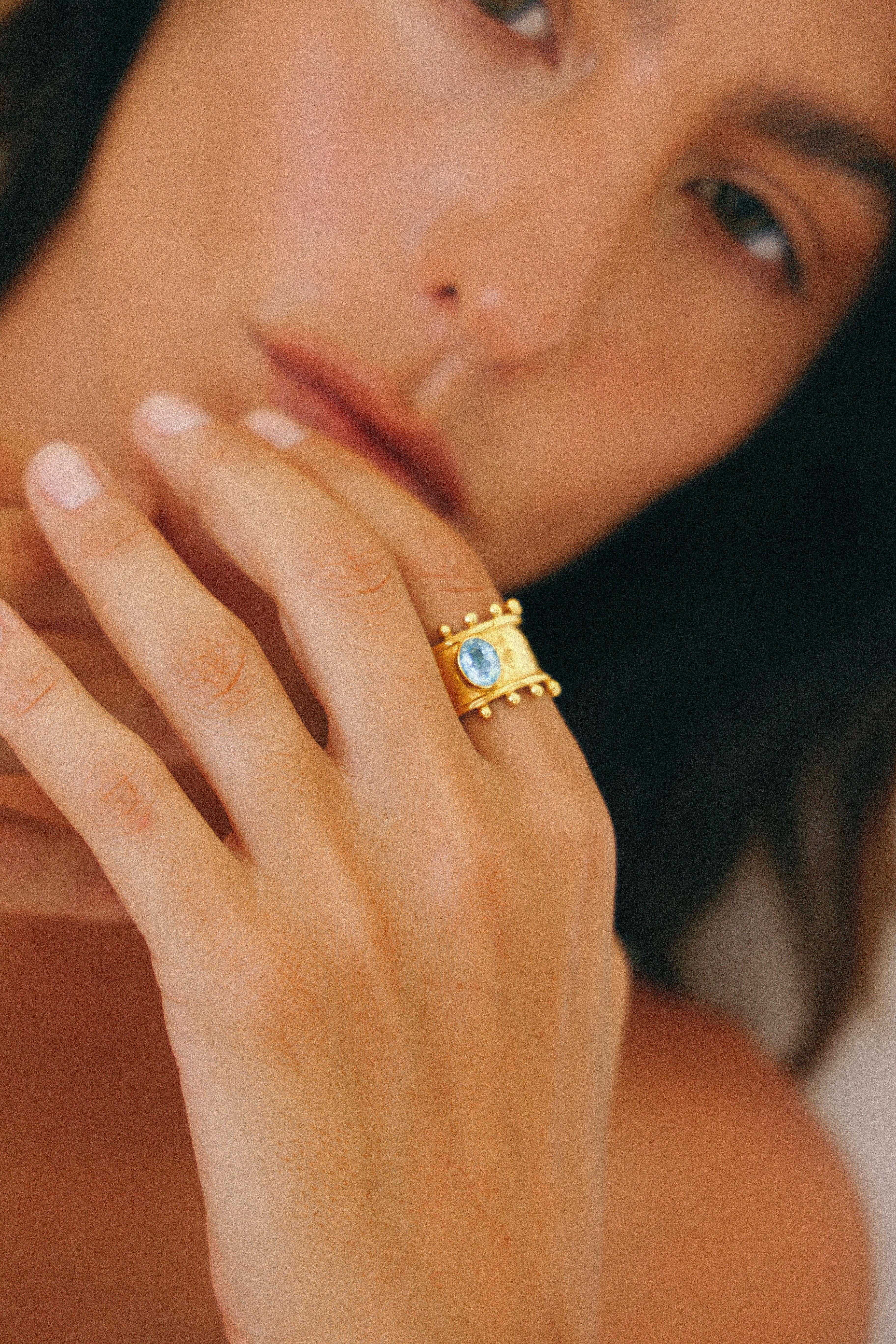 ANILLO ETER GOLD Y SWISS TOPACIO CELESTE