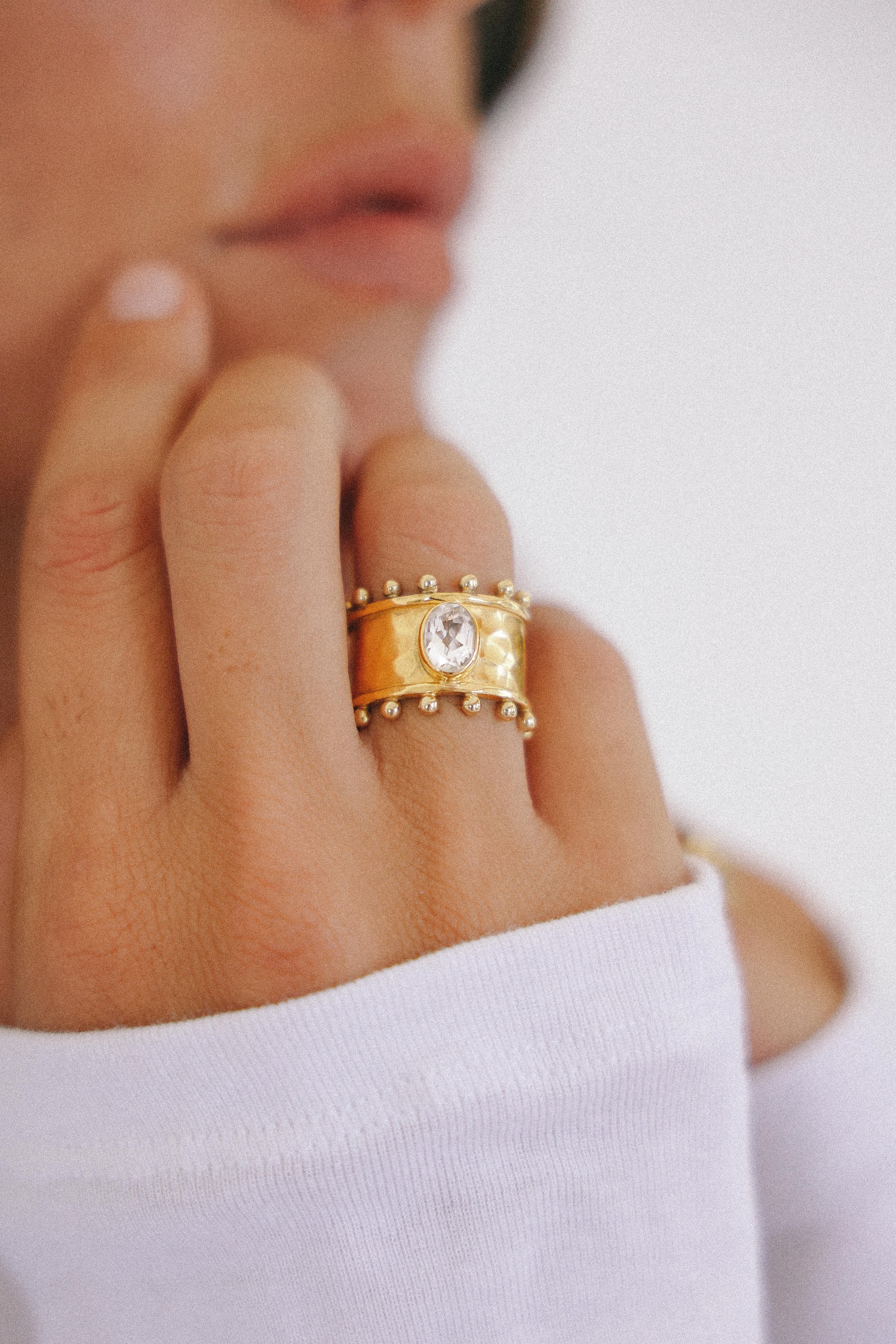 ANILLO ÉTER GOLD Y TOPACIO BLANCO