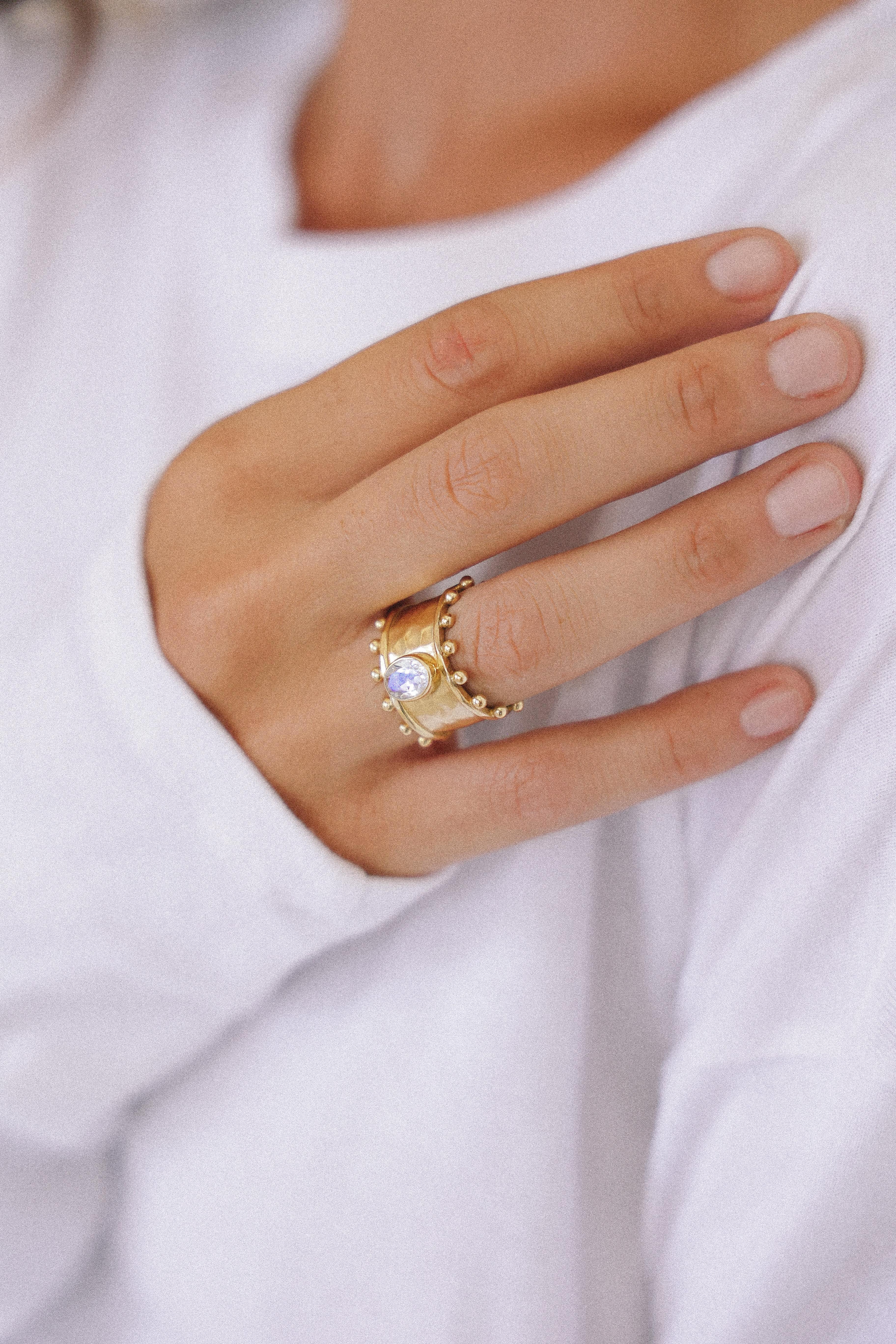 ANILLO ÉTER GOLD Y TOPACIO BLANCO