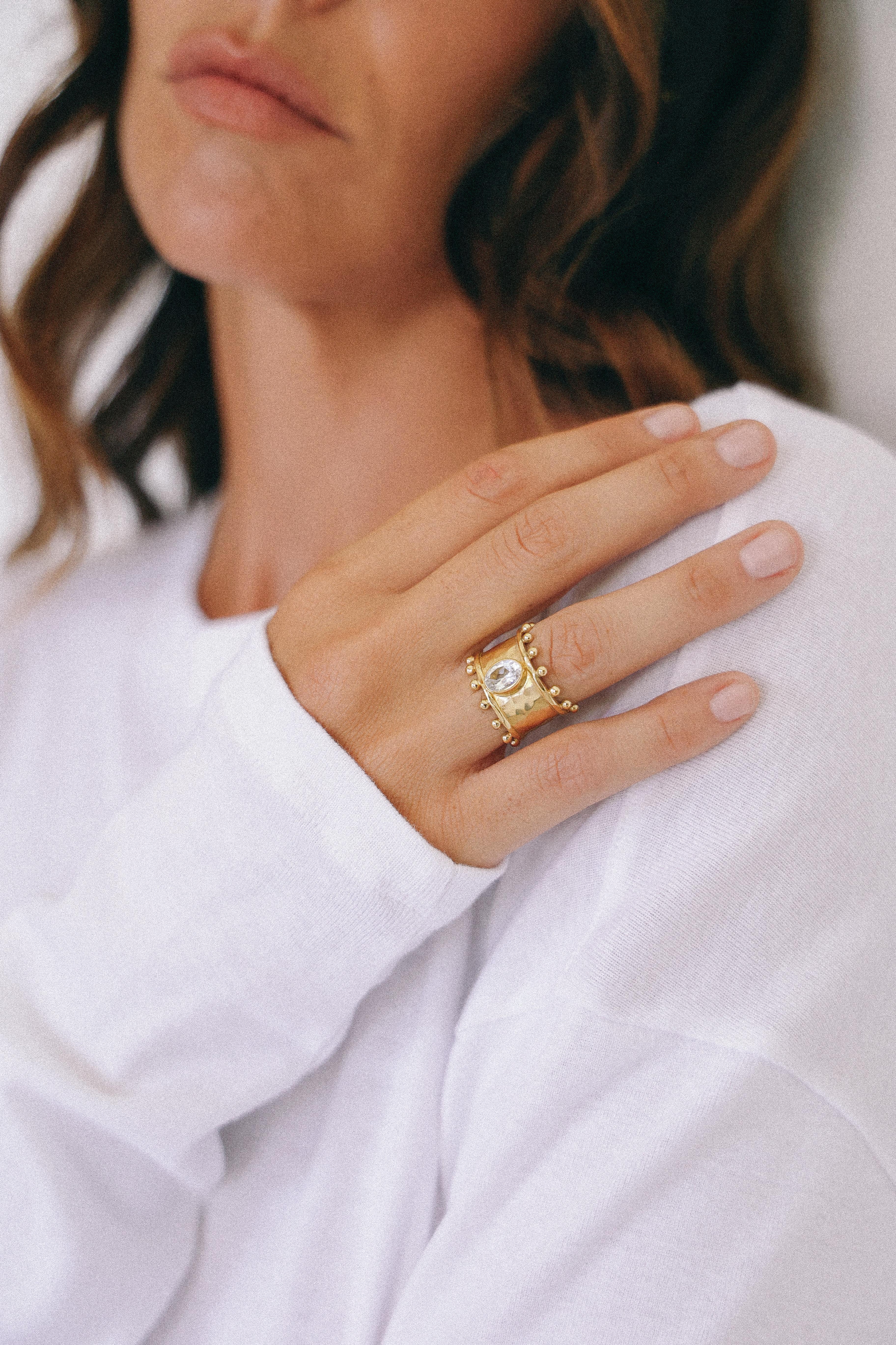ANILLO ÉTER GOLD Y TOPACIO BLANCO