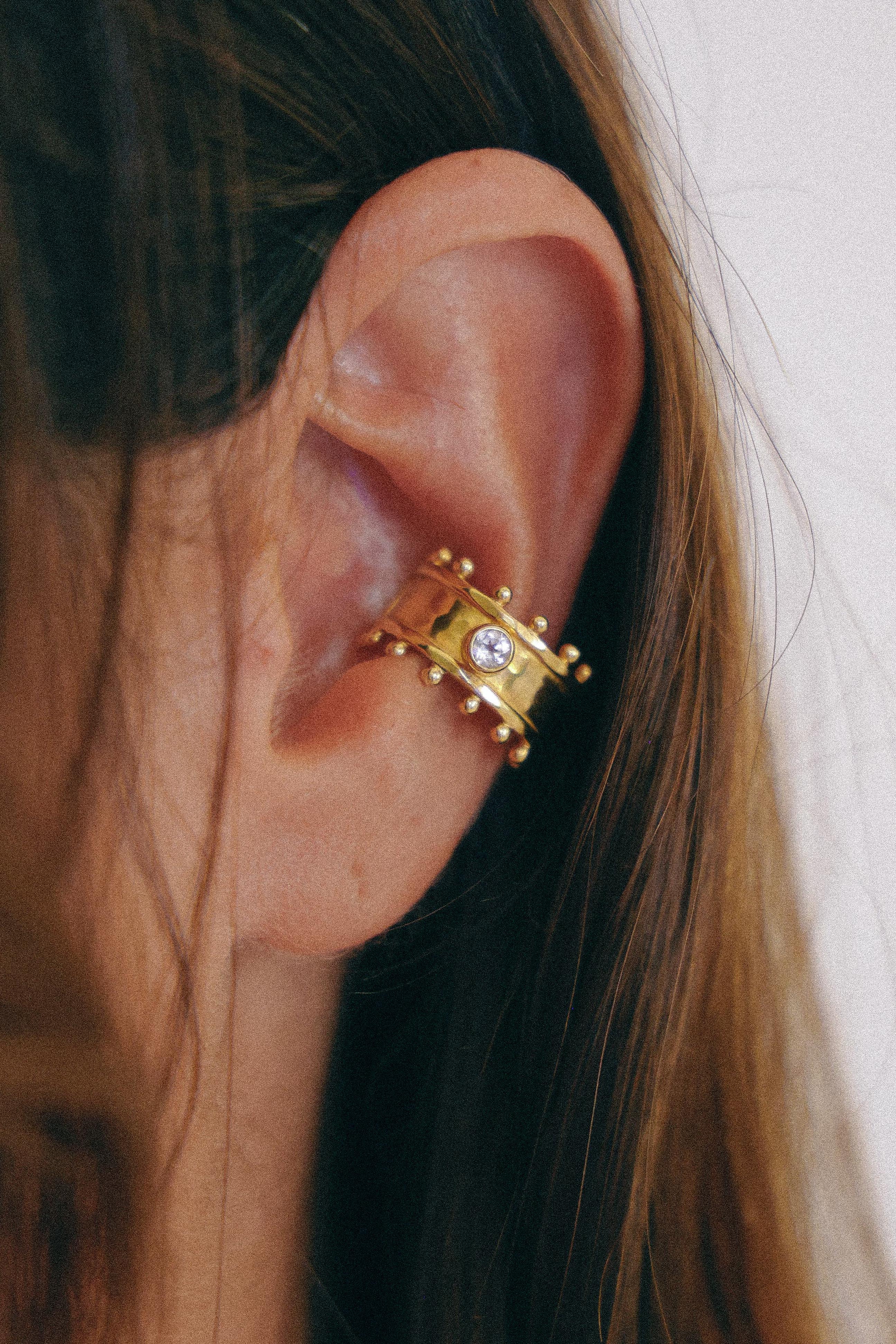 ARO EARCUFF ÉTER GOLD Y TOPACIO BLANCO