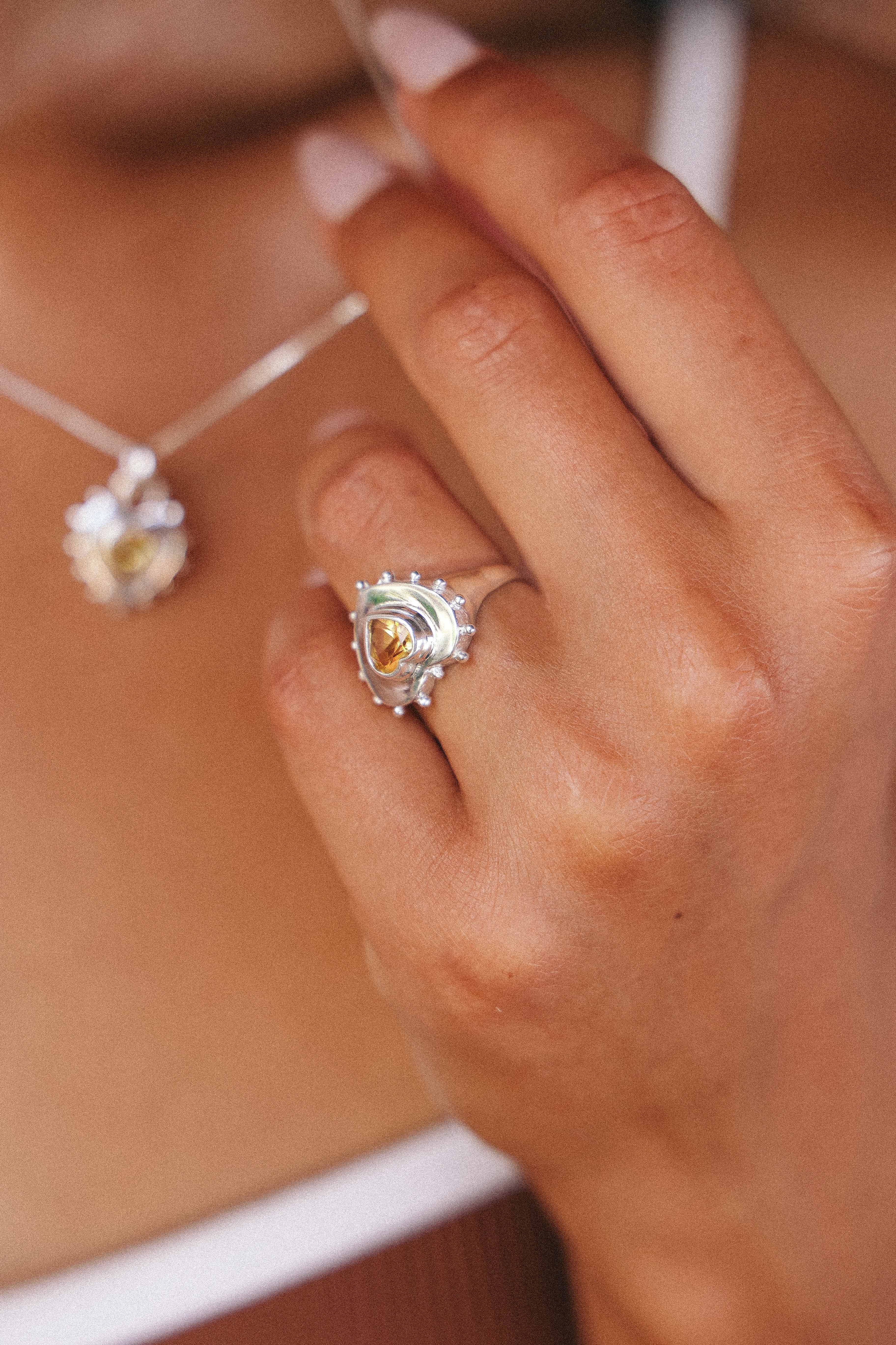 ANILLO CORAZON DE PLATA Y CITRINO