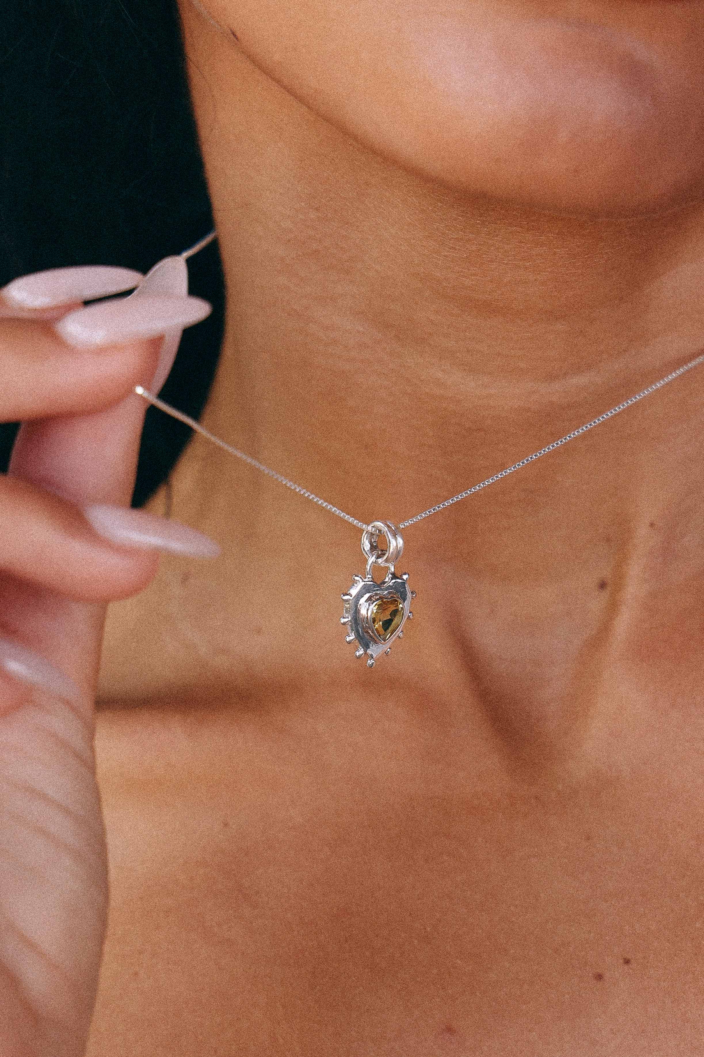 COLLAR CORAZON PLATA Y CITRINO