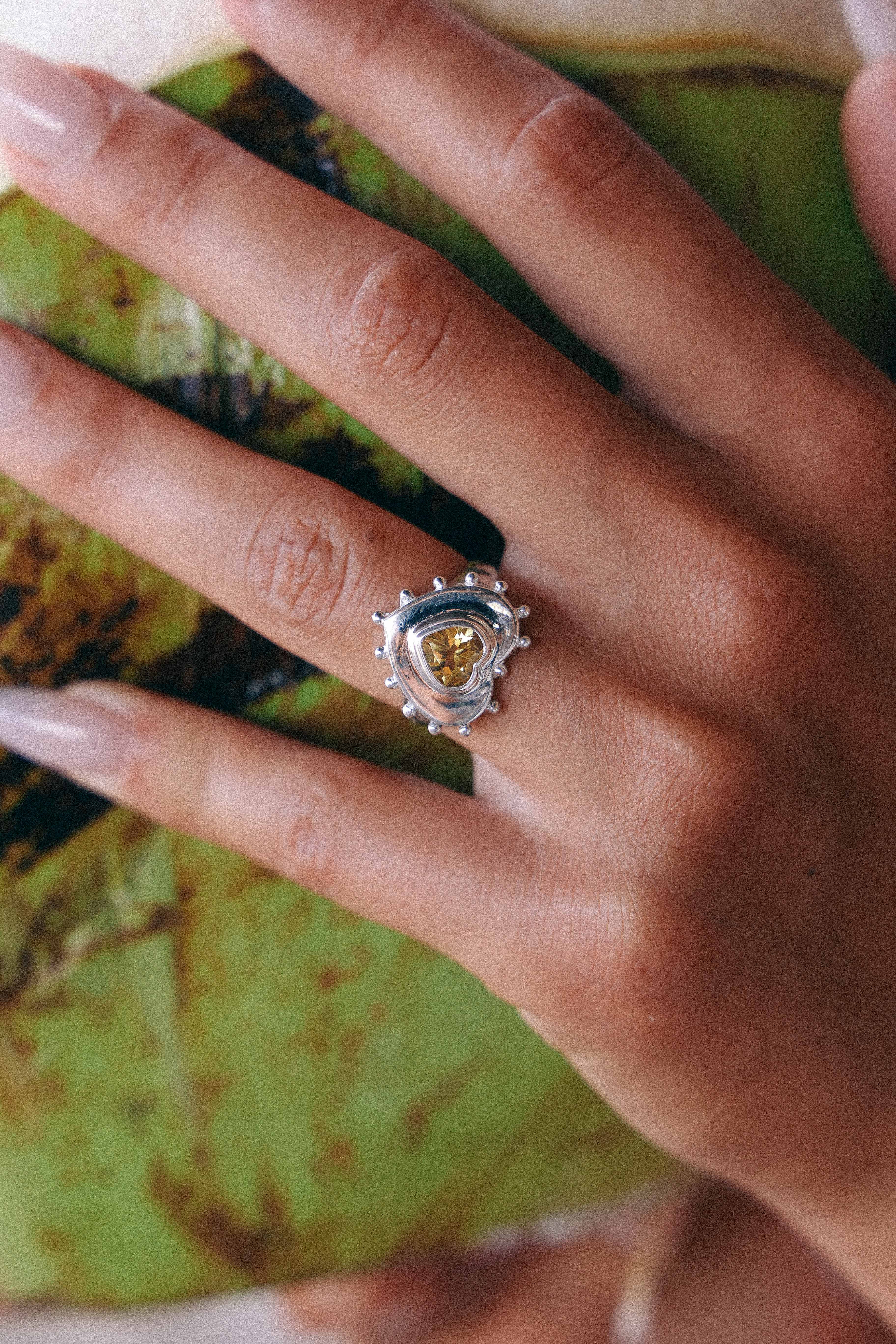 ANILLO CORAZON DE PLATA Y CITRINO