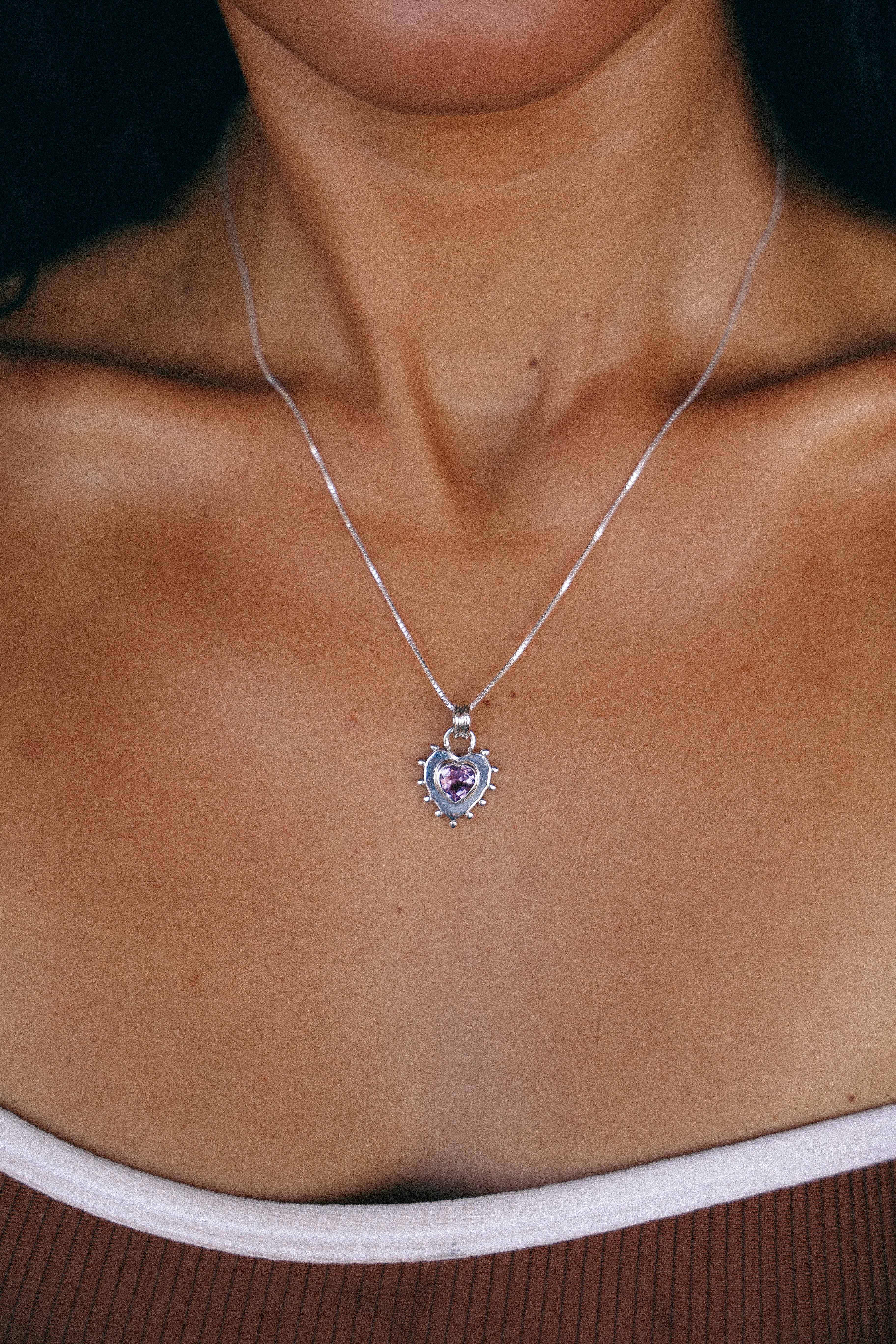 COLLAR CORAZON PLATA Y AMATISTA