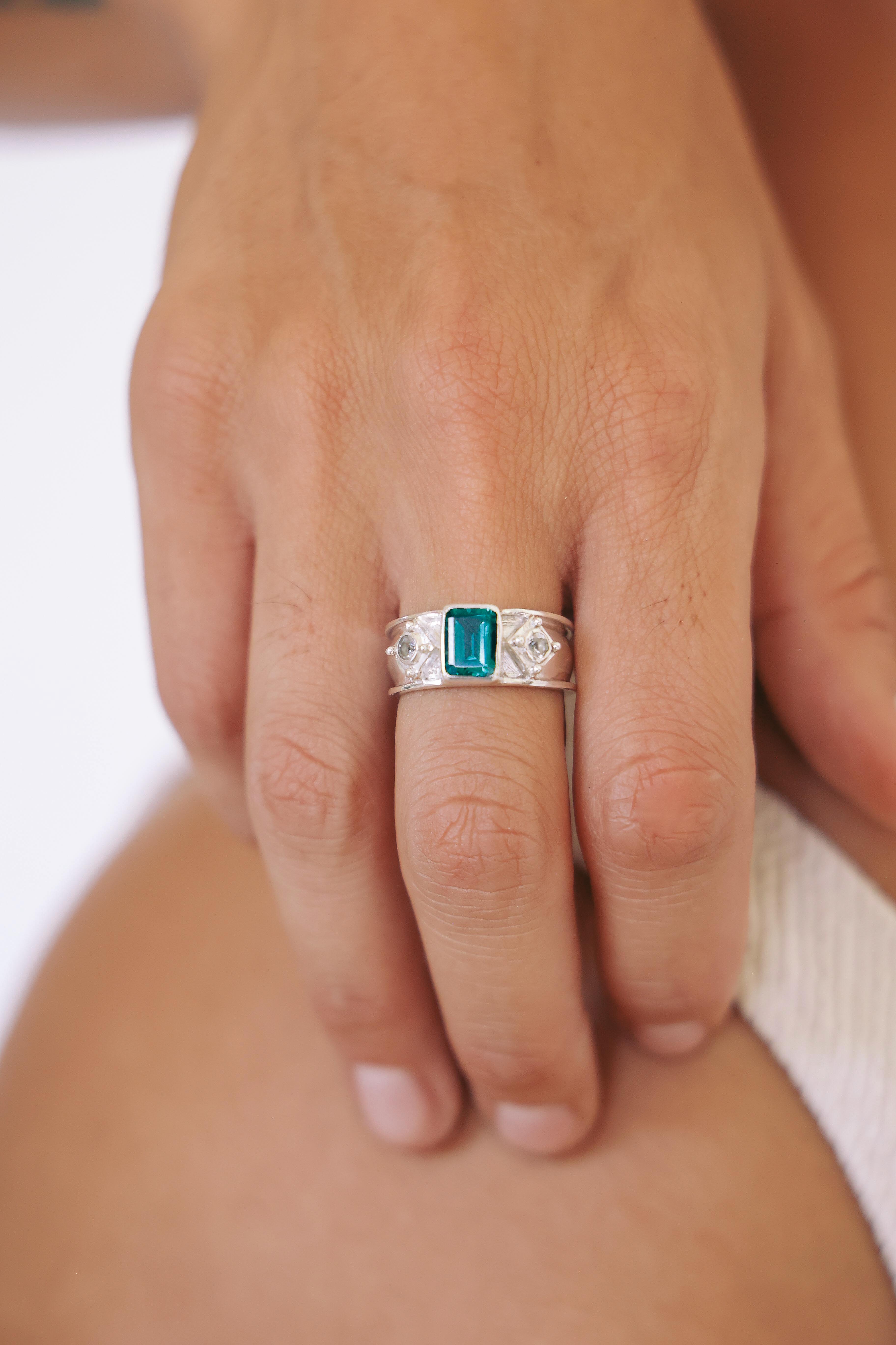 ANILLO AURORA DE PLATA Y CUARZO VERDE