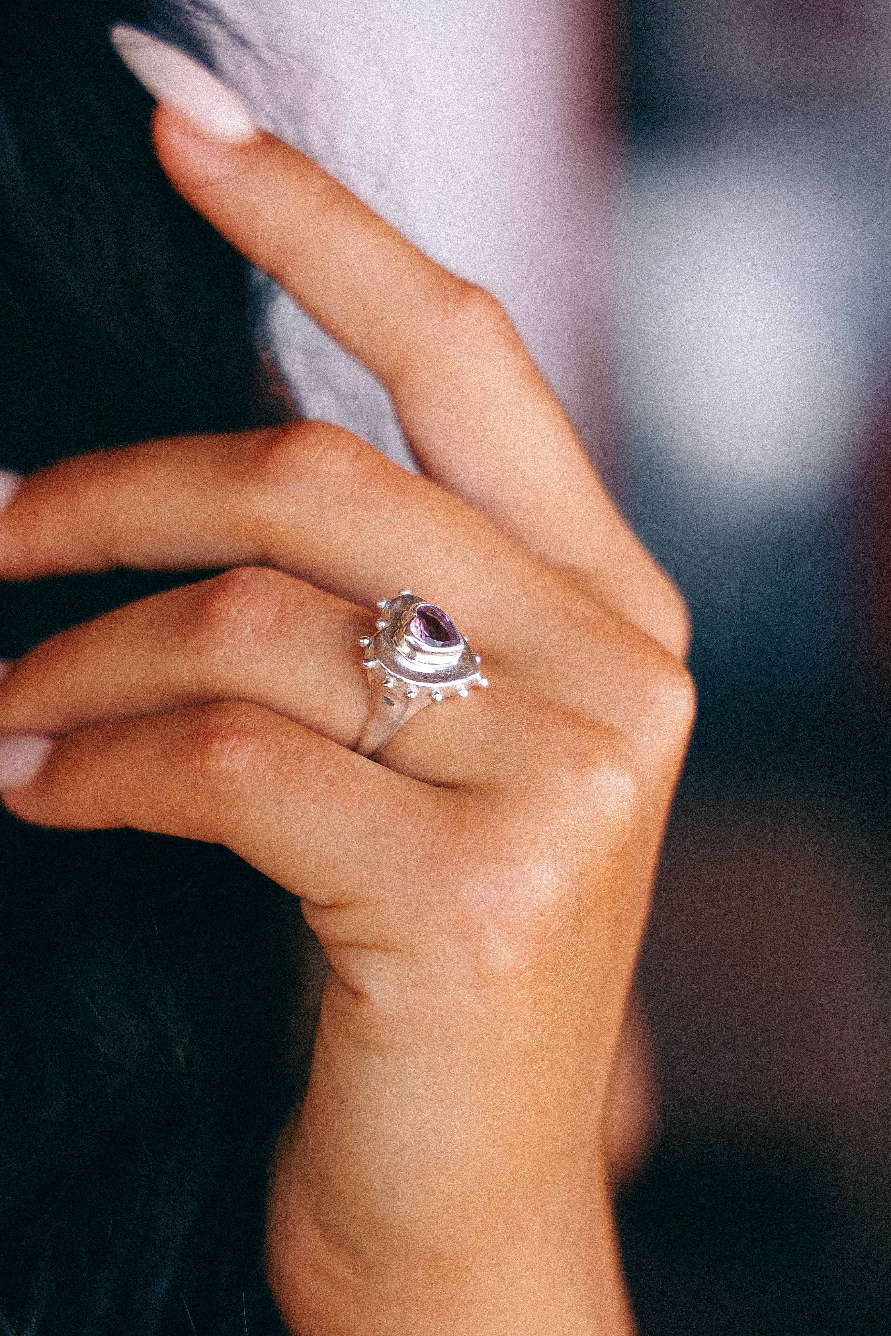 ANILLO CORAZON DE PLATA Y AMATISTA