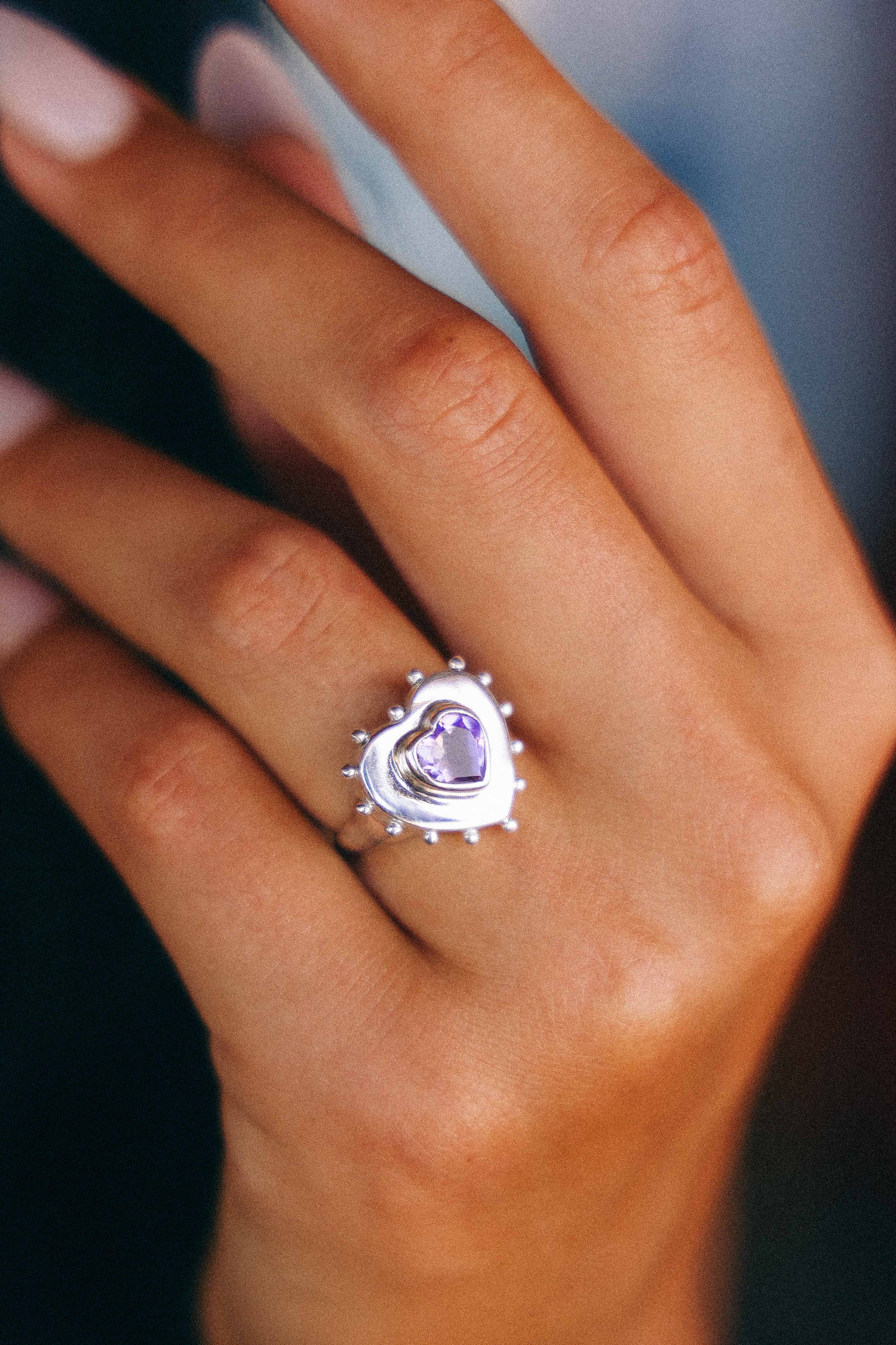 ANILLO CORAZON DE PLATA Y AMATISTA