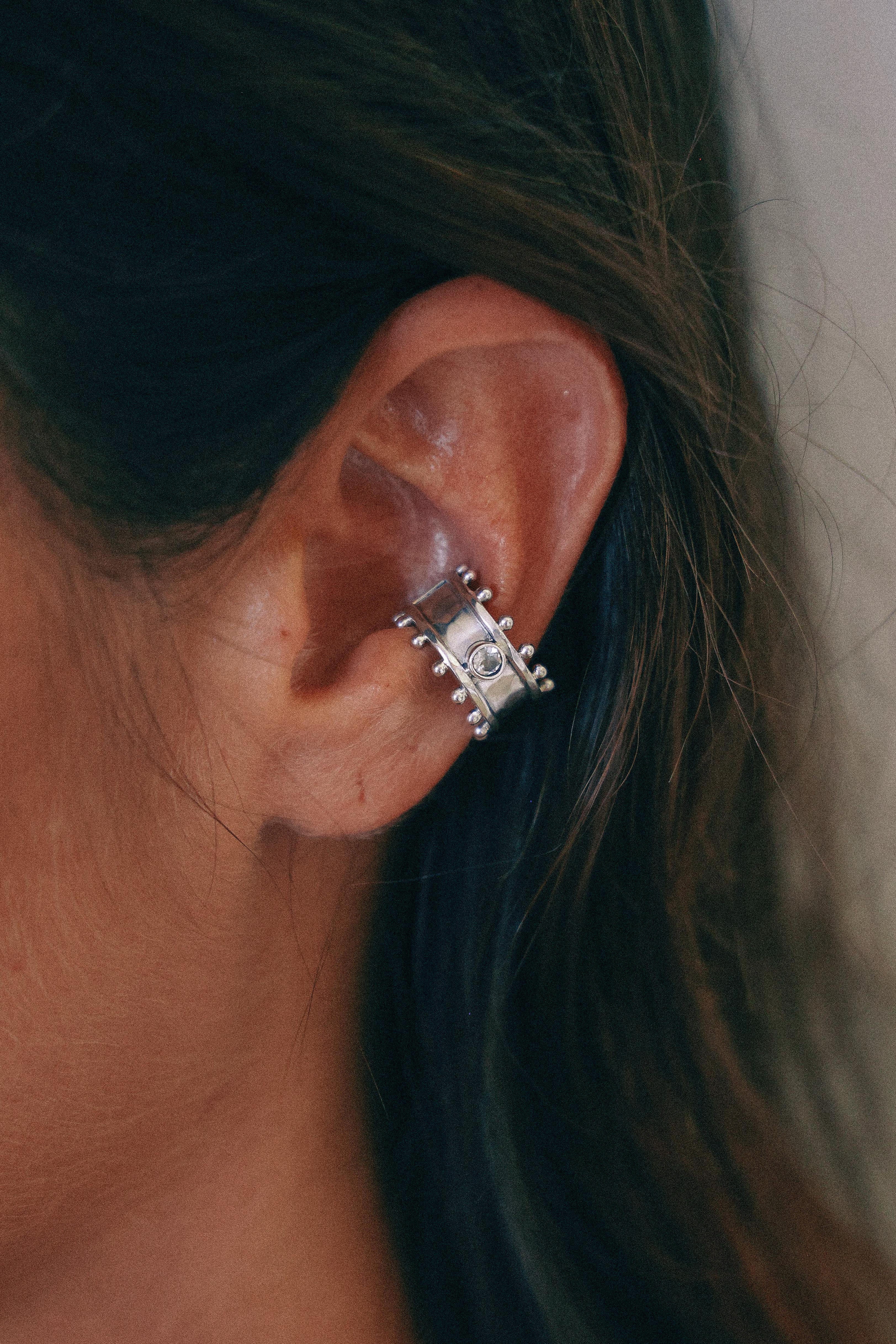 ARO EARCUFF ÉTER DE PLATA TOPACIO BLANCO