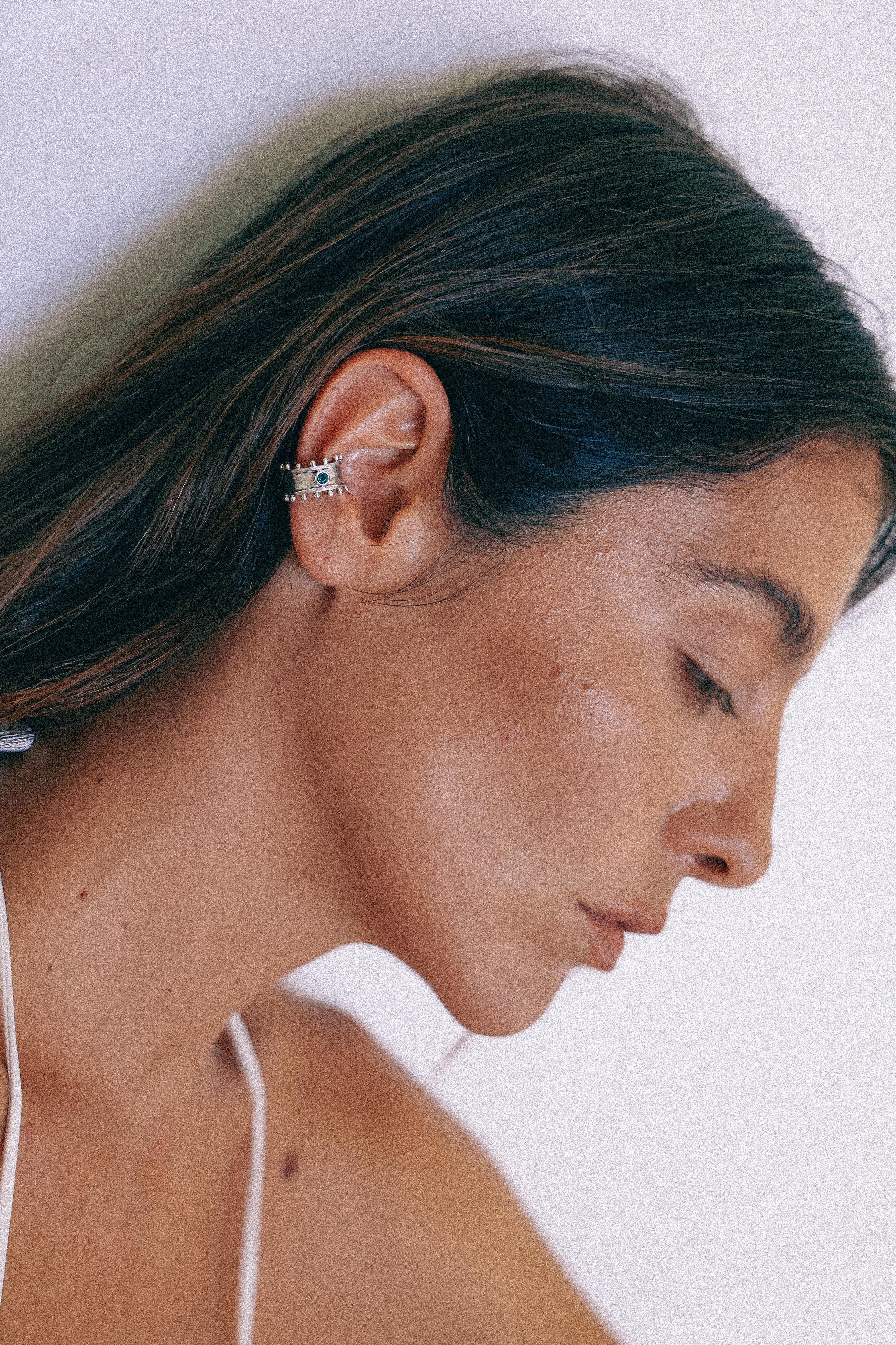 ARO EARCUFF ÉTER DE PLATA Y CUARZO VERDE