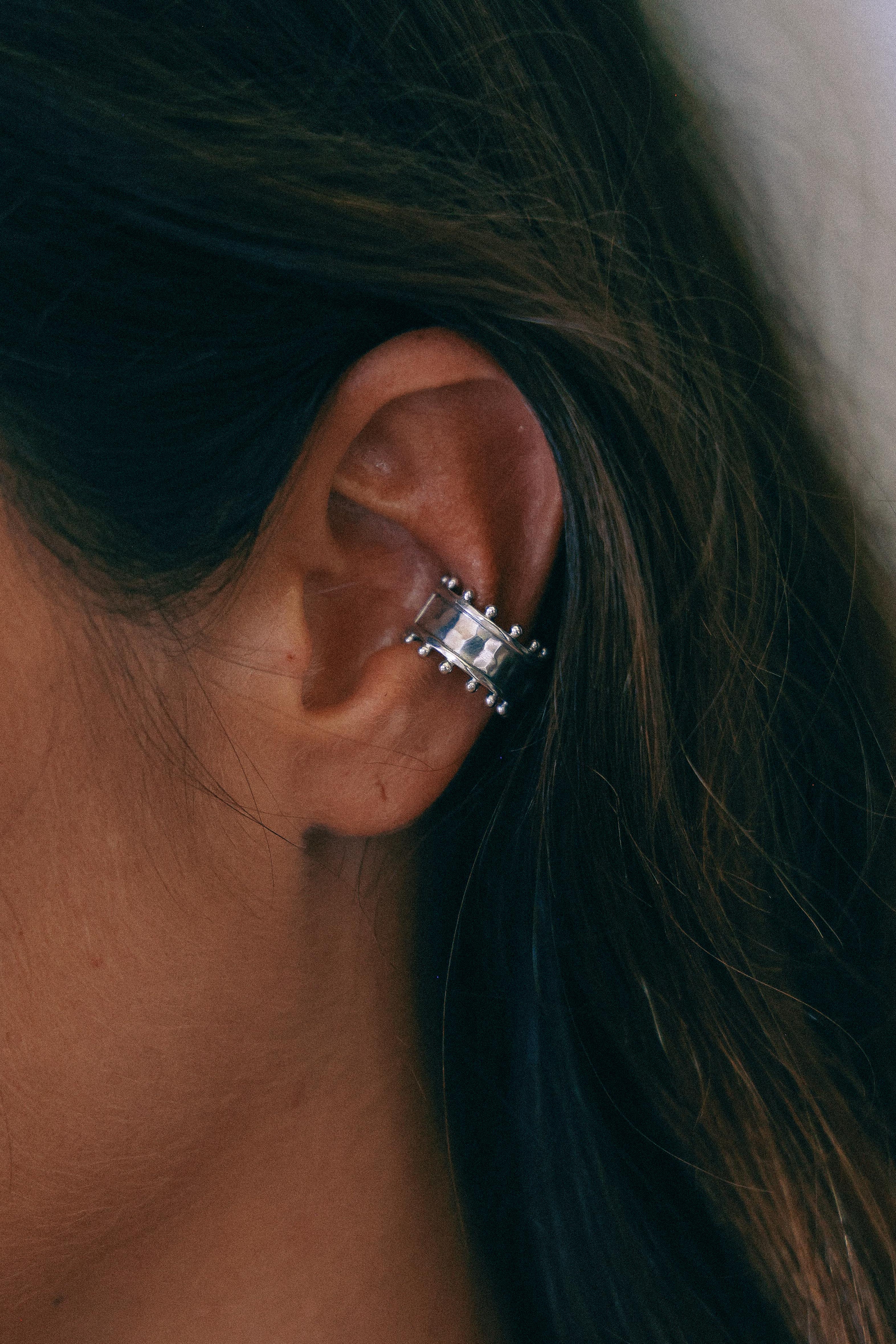 ARO EARCUFF ÉTER DE PLATA TOPACIO BLANCO