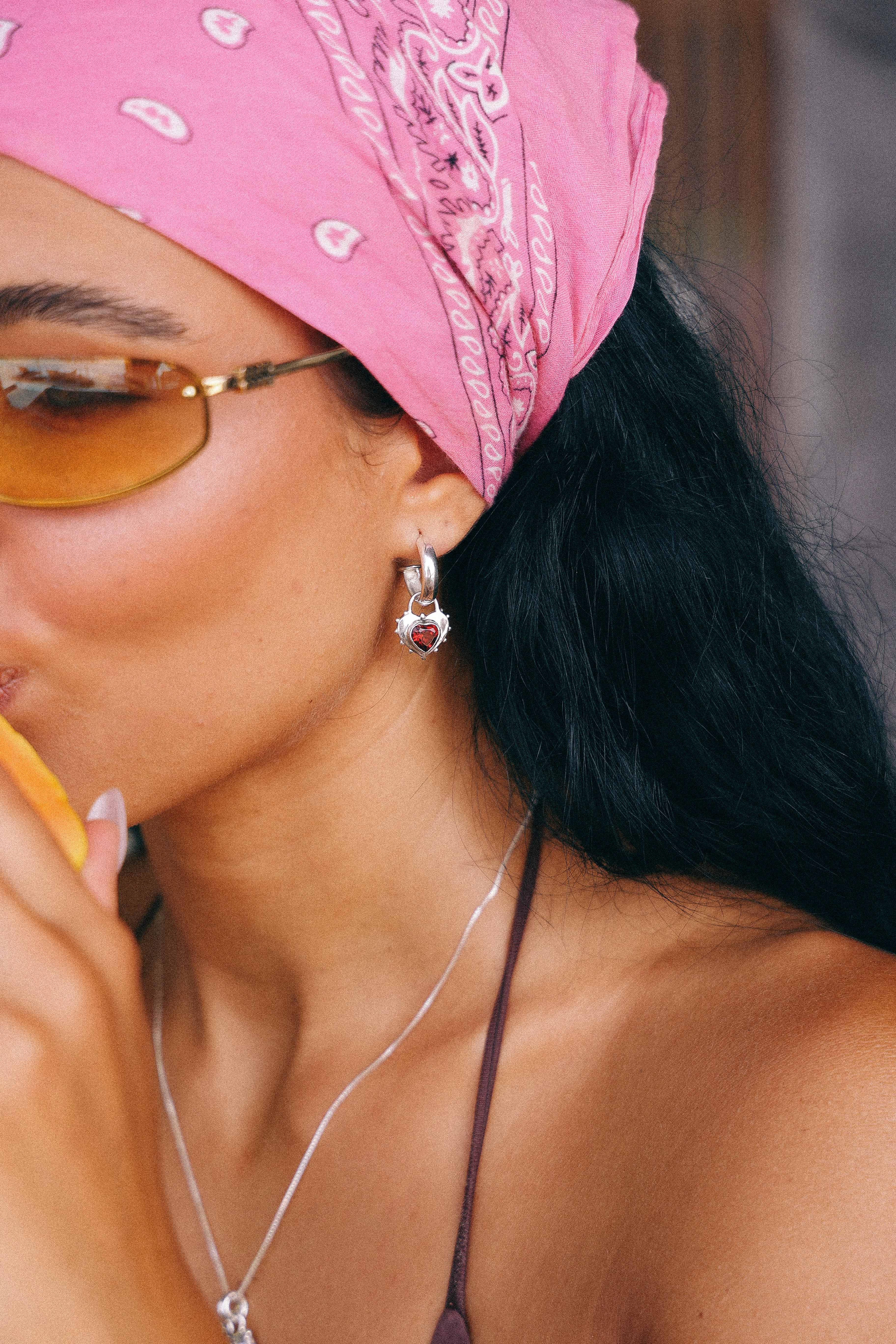 AROS CORAZON DE PLATA Y GRANATE