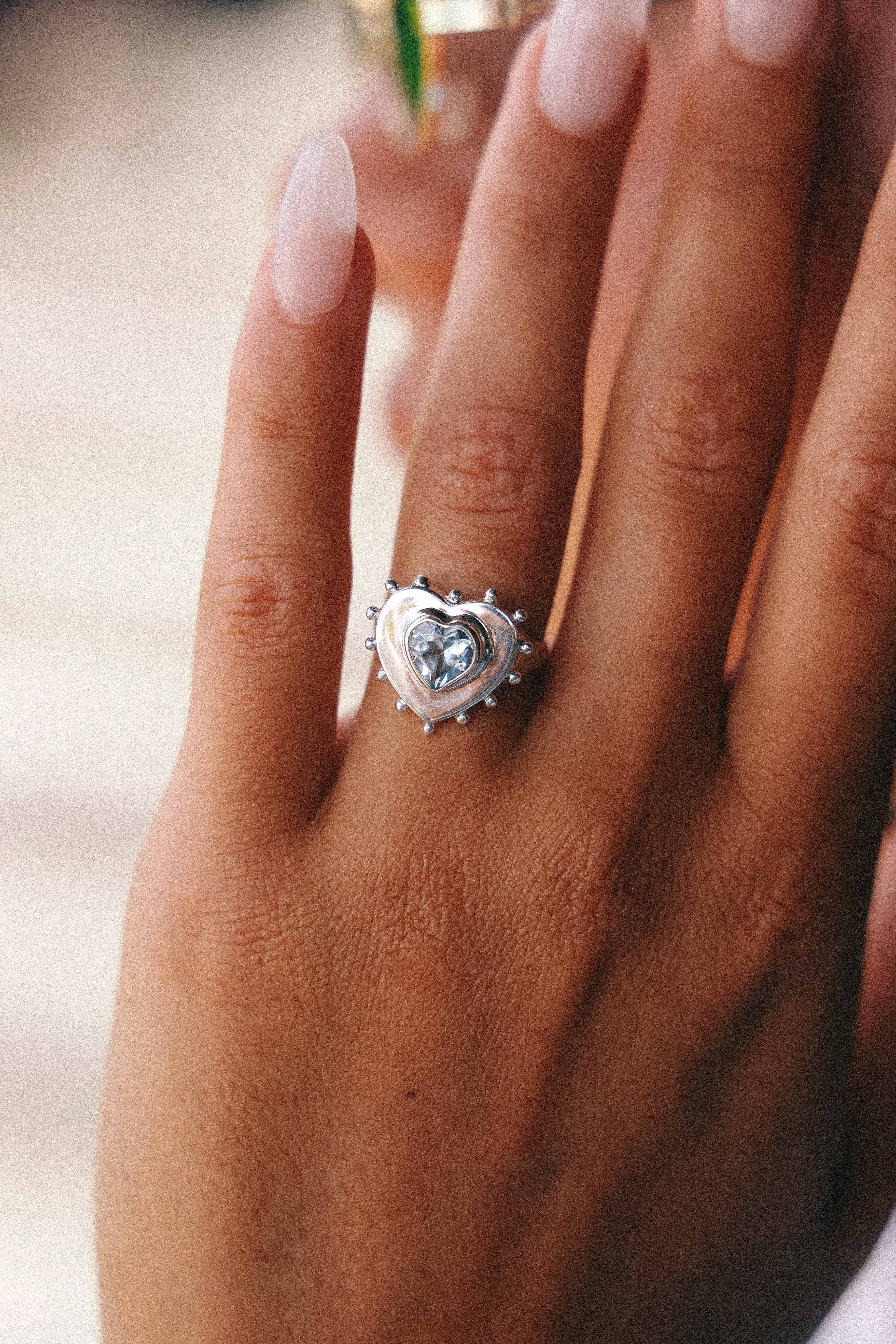 ANILLO CORAZON DE PLATA Y TOPACIO