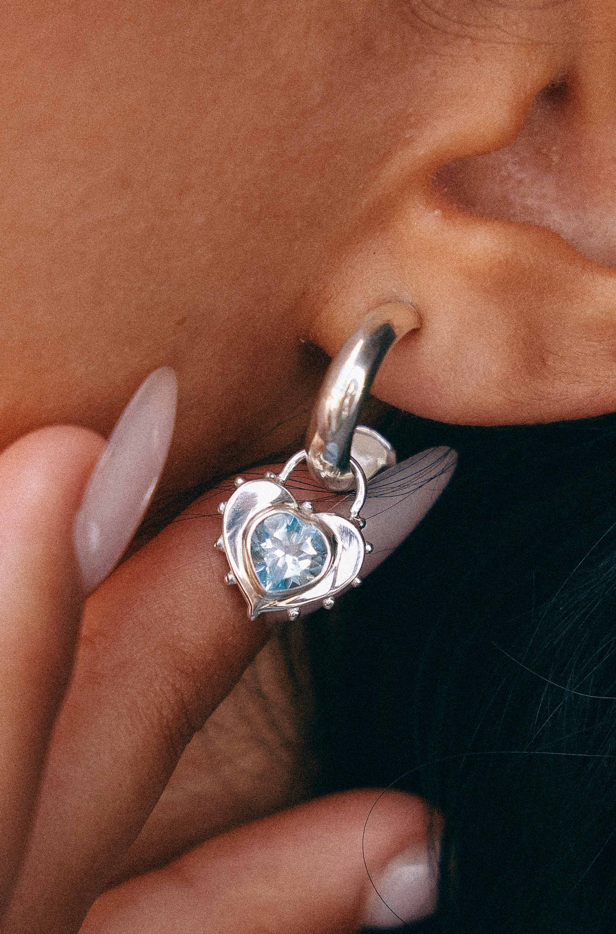 AROS CORAZON DE PLATA Y TOPACIO CELESTE