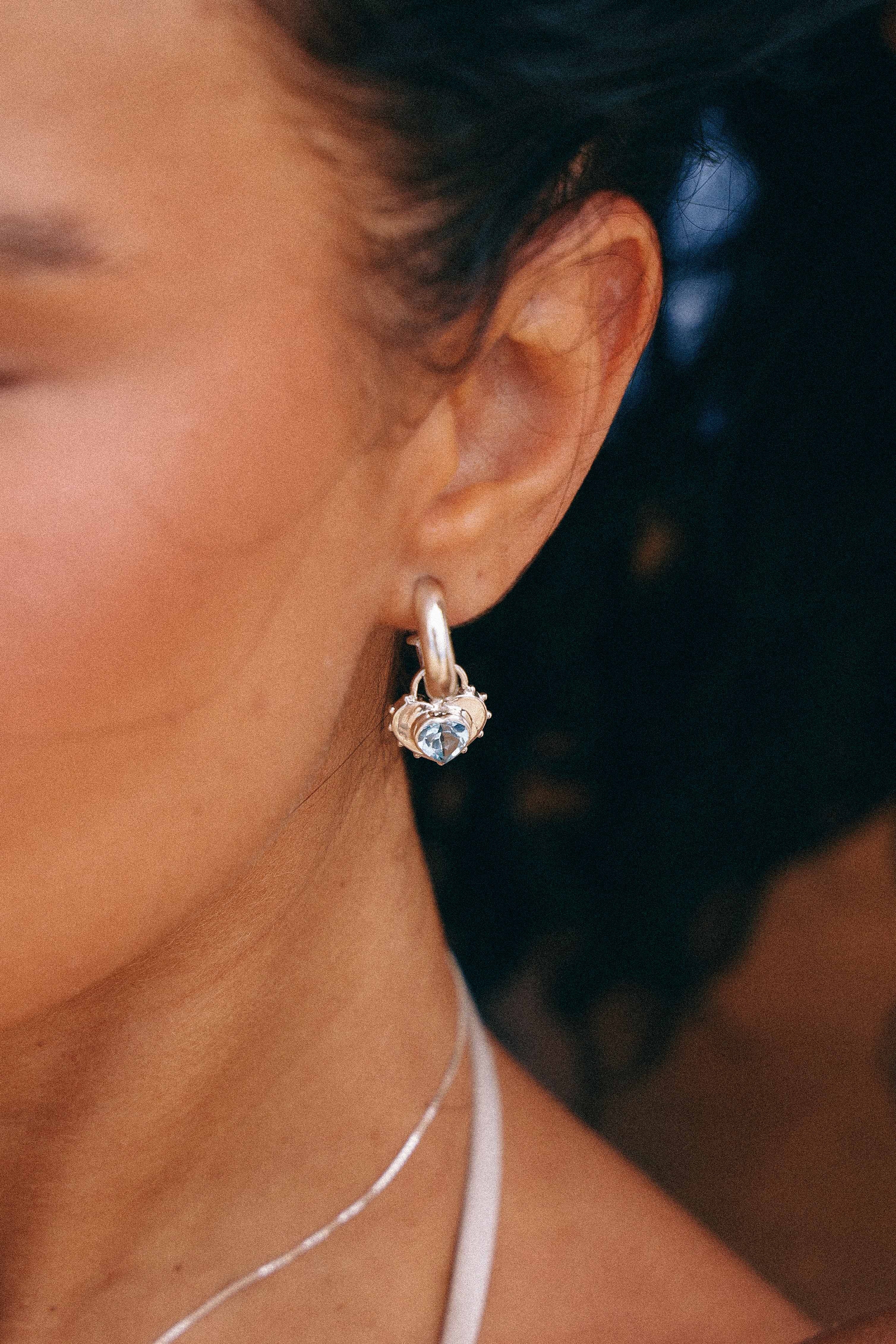 AROS CORAZON DE PLATA Y TOPACIO CELESTE