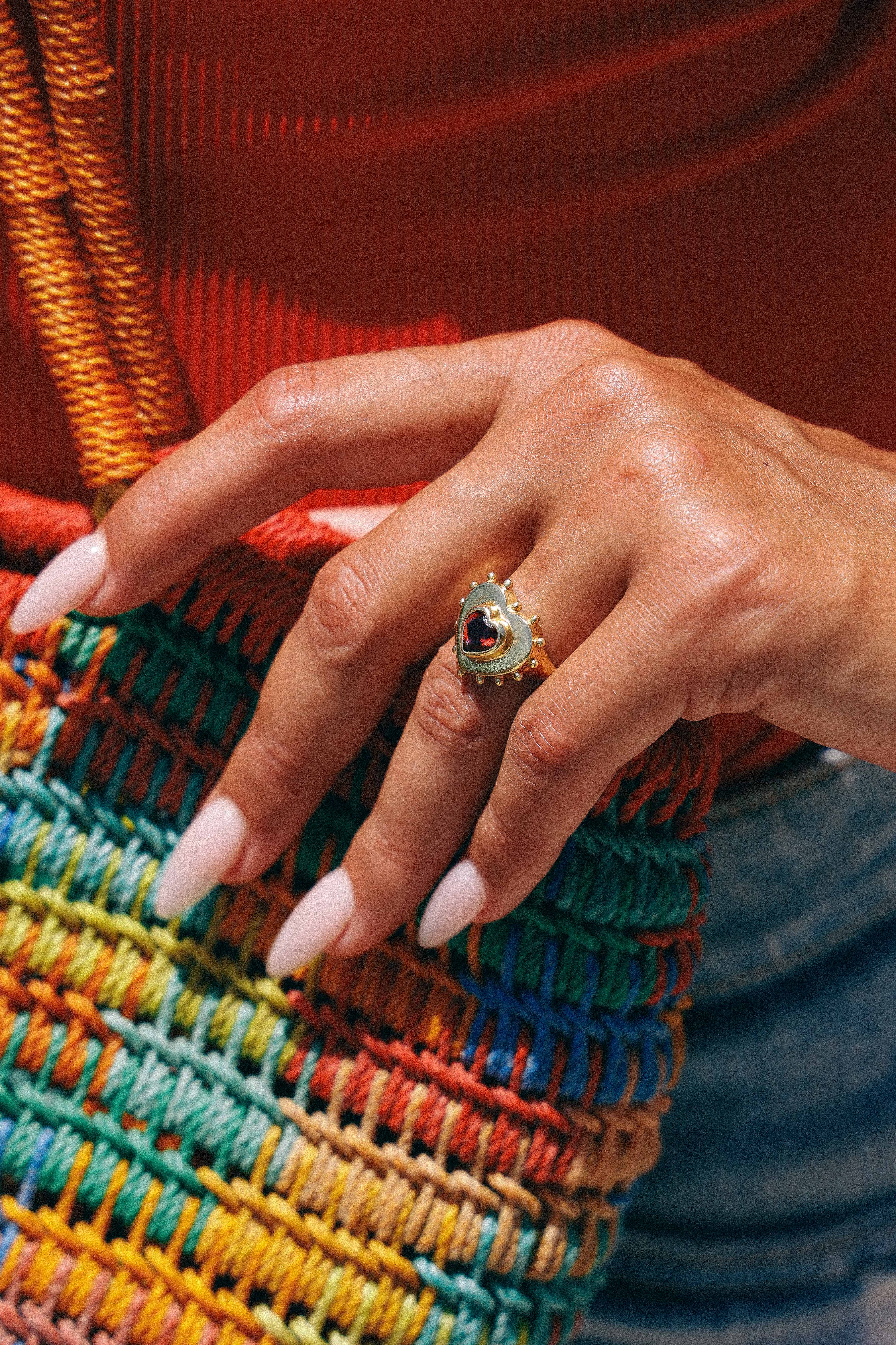 ANILLO CORAZON GRANATE GOLD