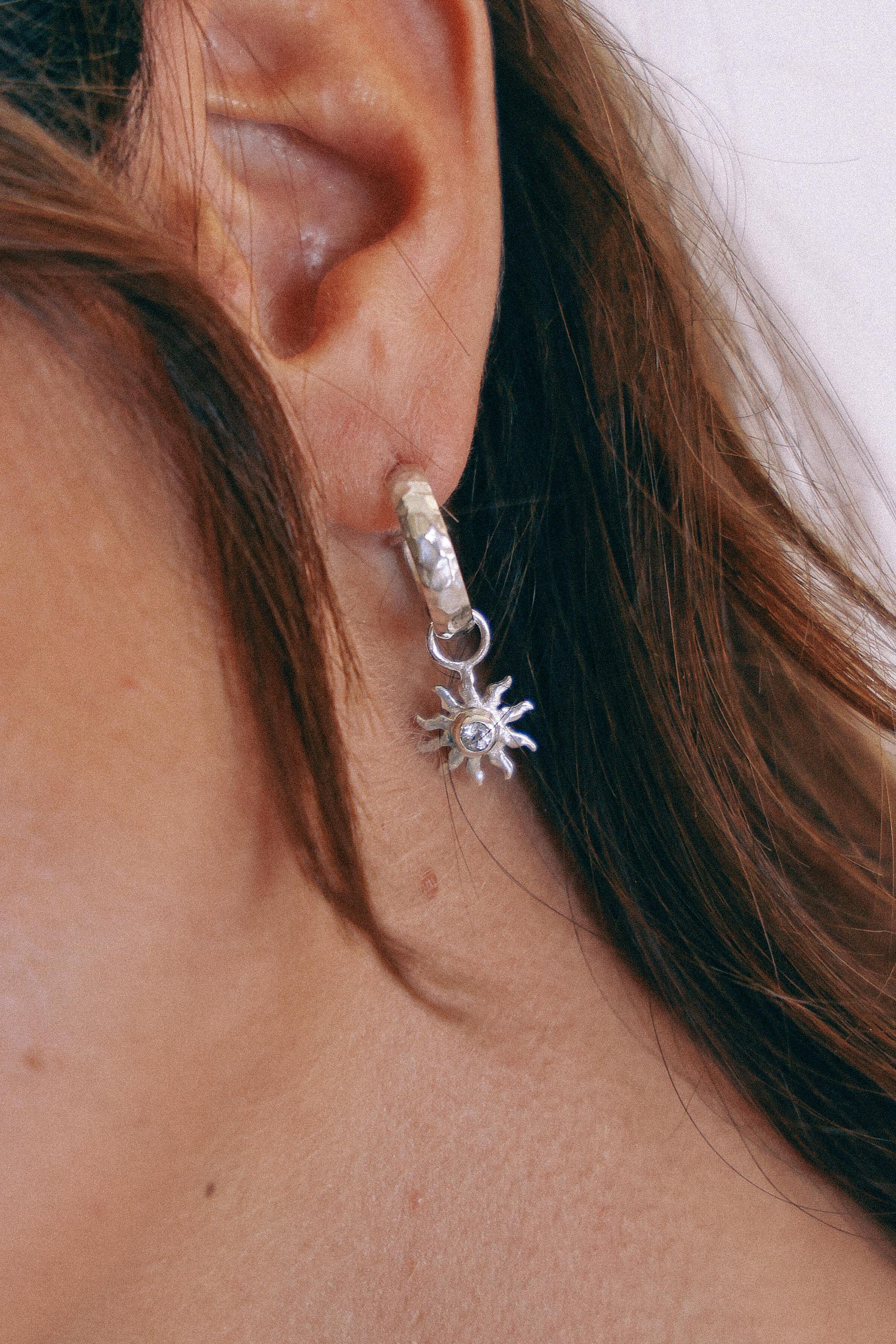 AROS AUREA DE PLATA Y TOPACIO BLANCO