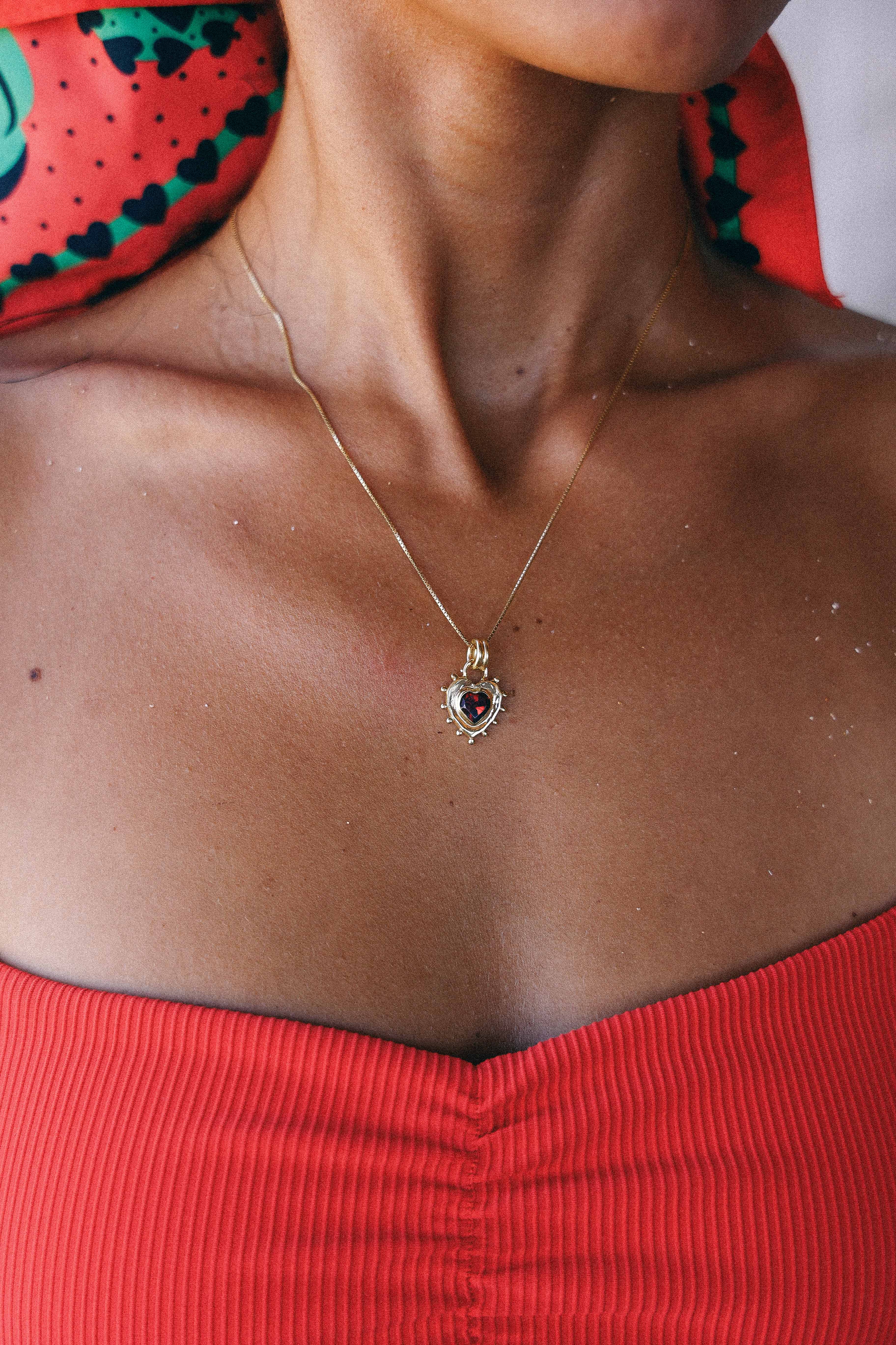 COLLAR CORAZON GRANATE GOLD