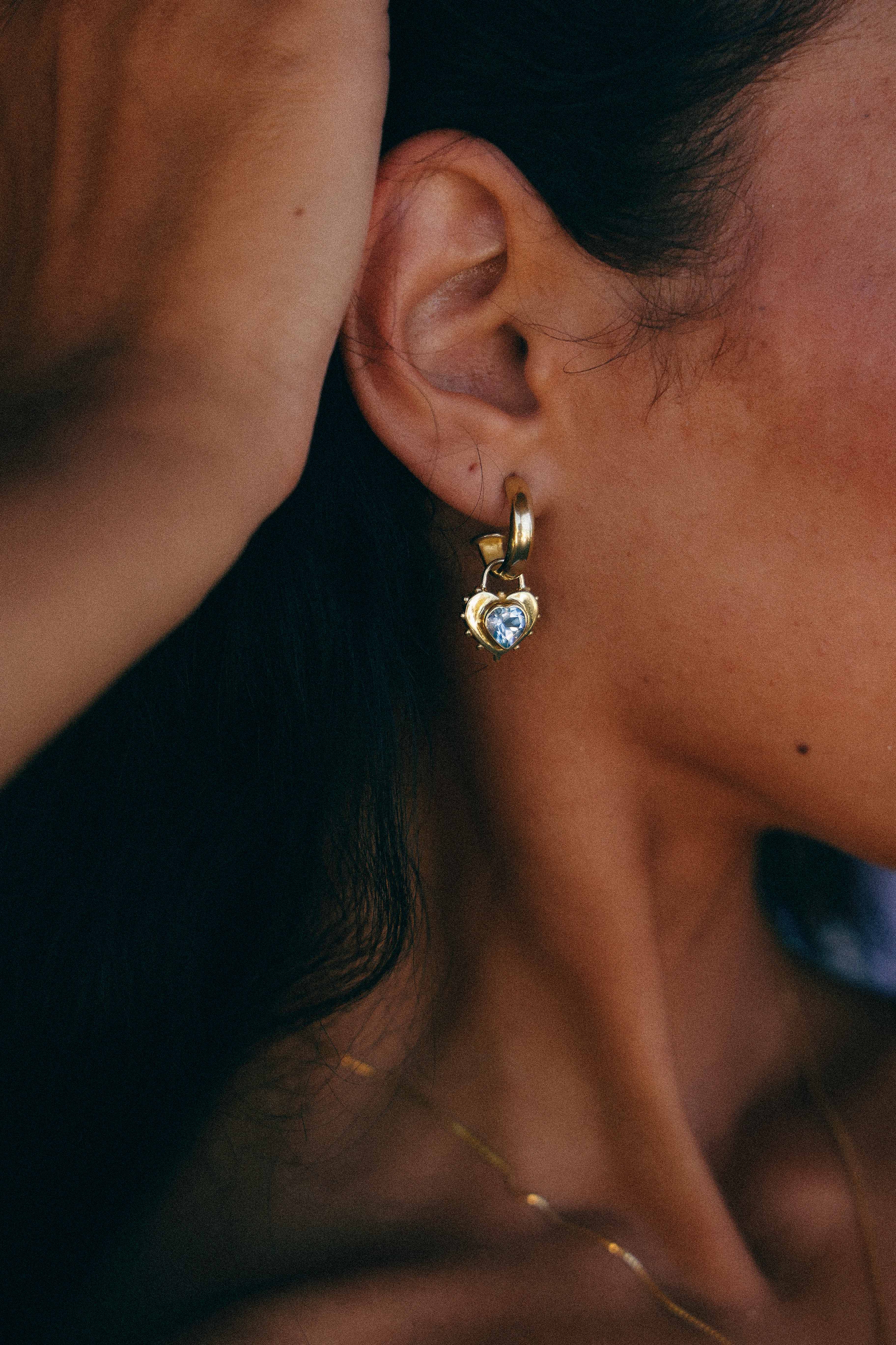 AROS CORAZON TOPACIO GOLD