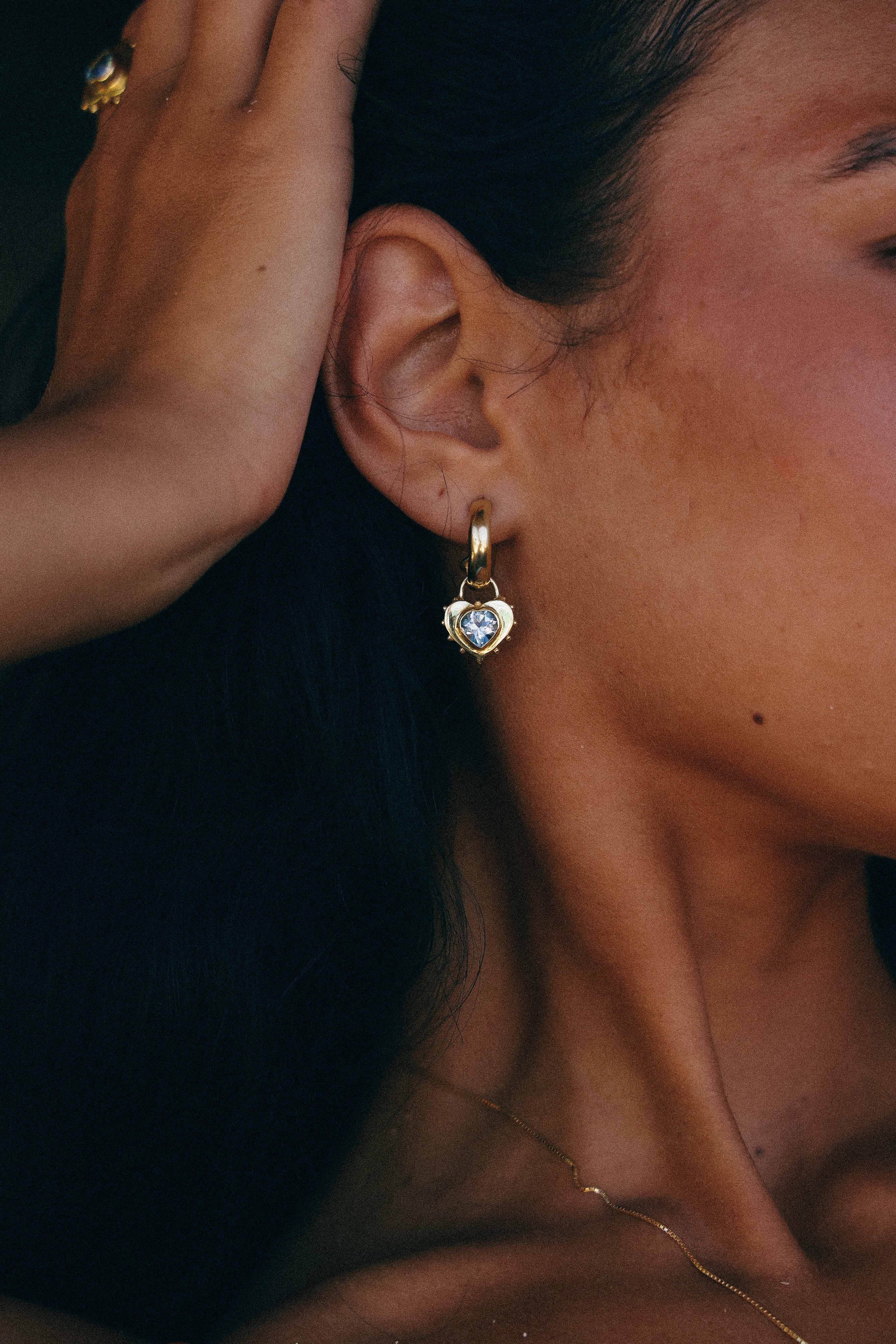 AROS CORAZON TOPACIO GOLD