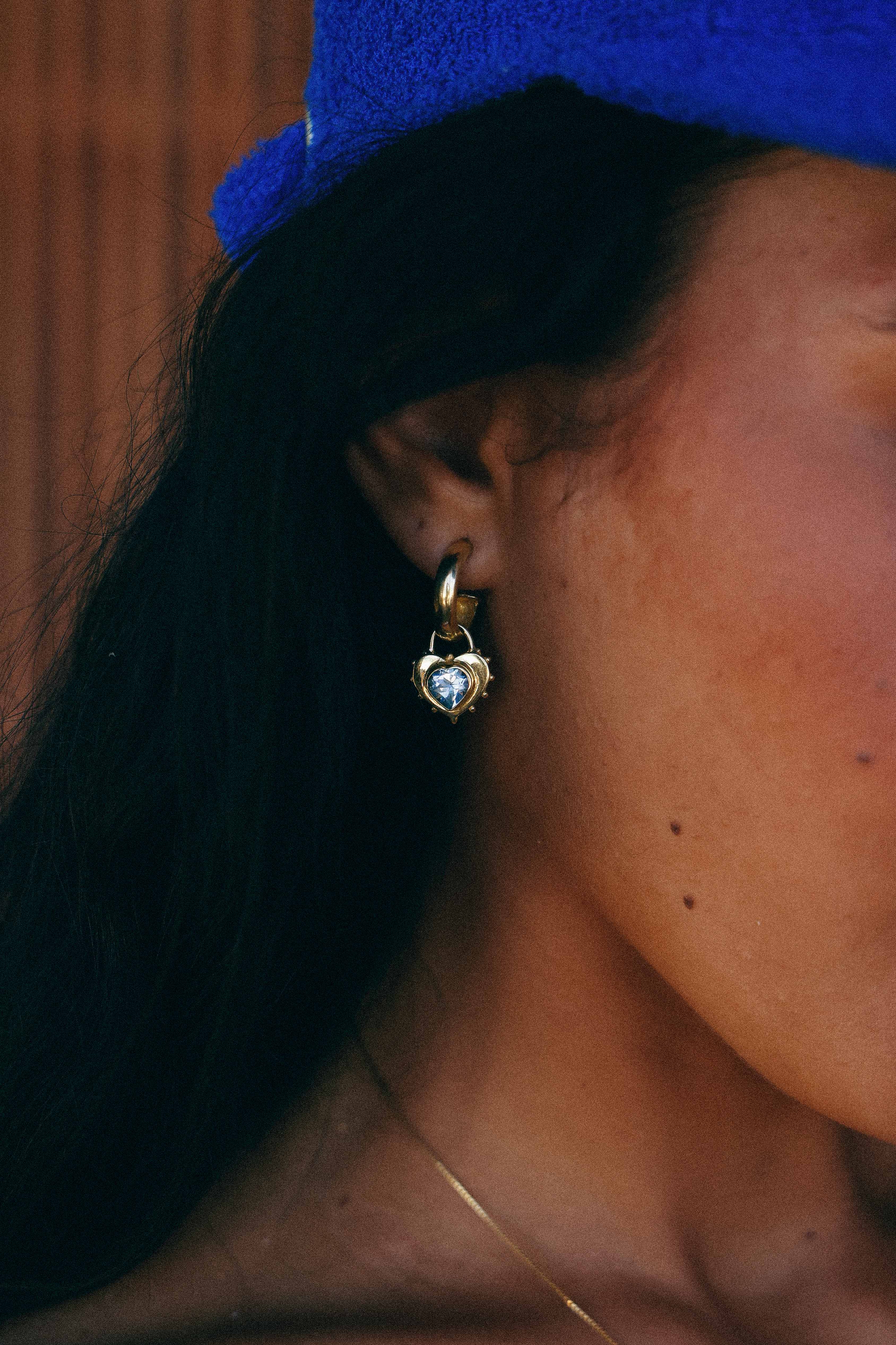 AROS CORAZON TOPACIO GOLD