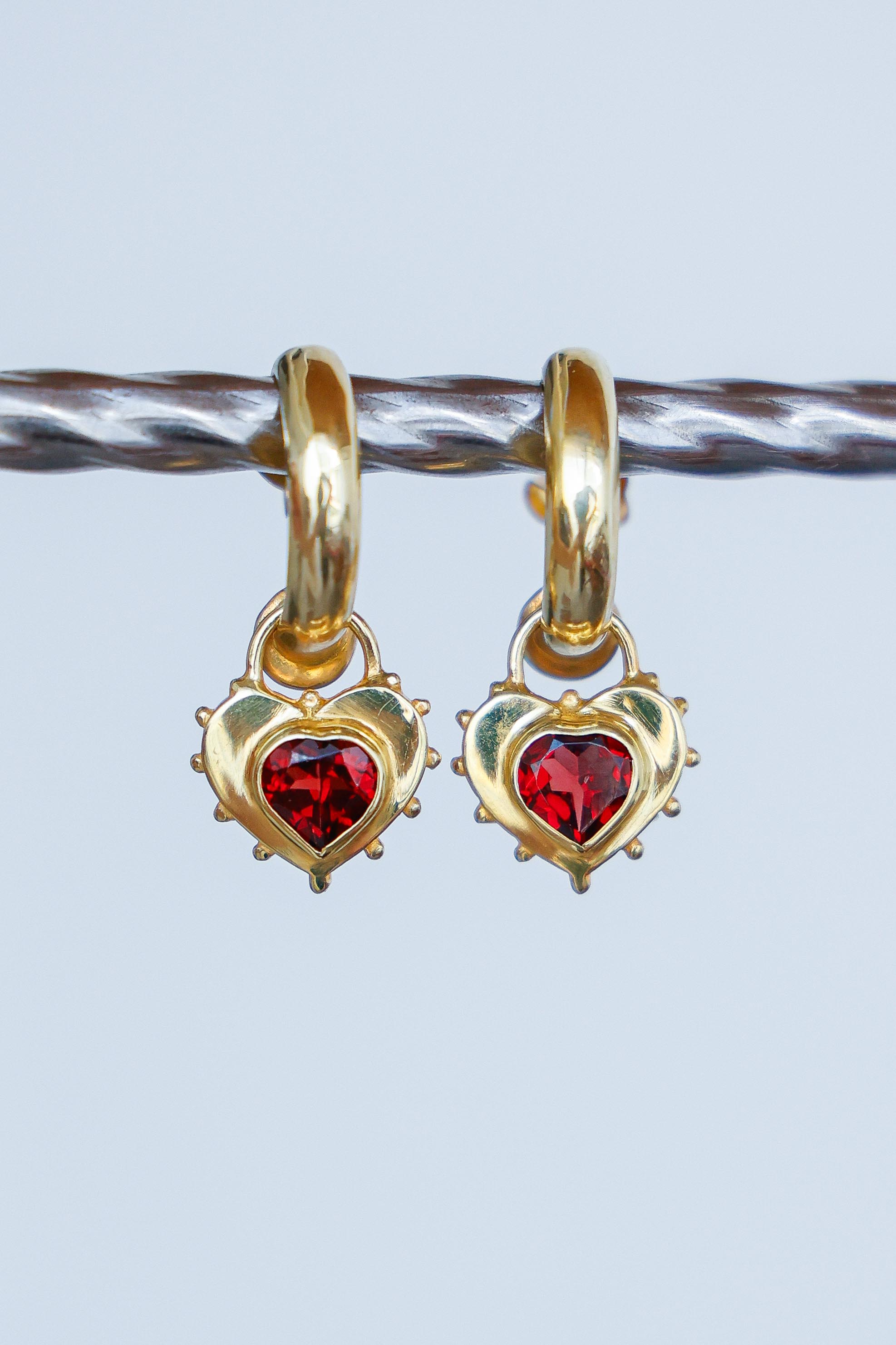 AROS CORAZON GRANATE GOLD