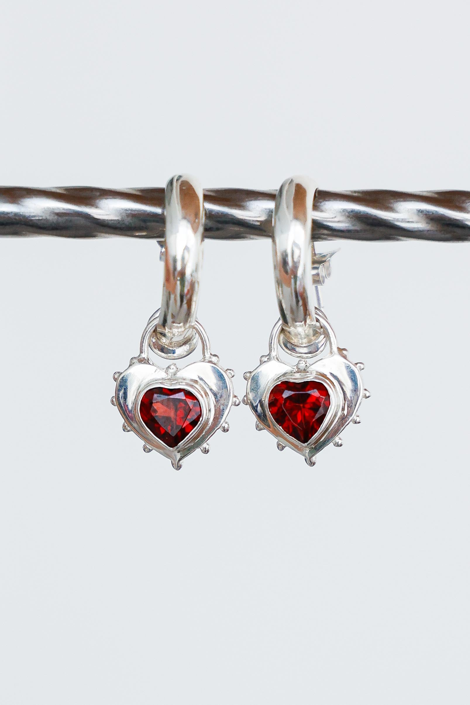 AROS CORAZON DE PLATA Y GRANATE