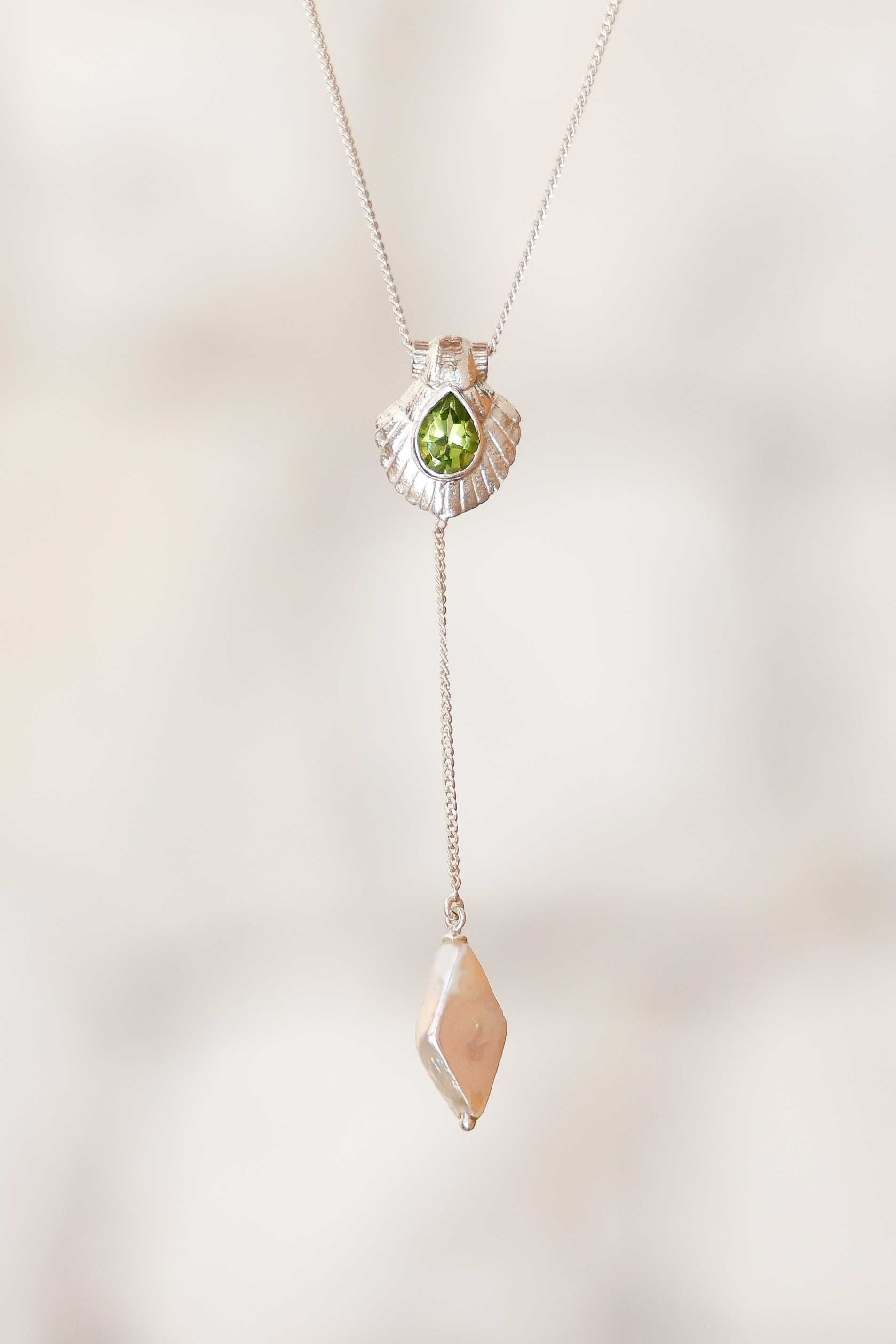 COLLAR CLAM PERIDOTO DE PLATA