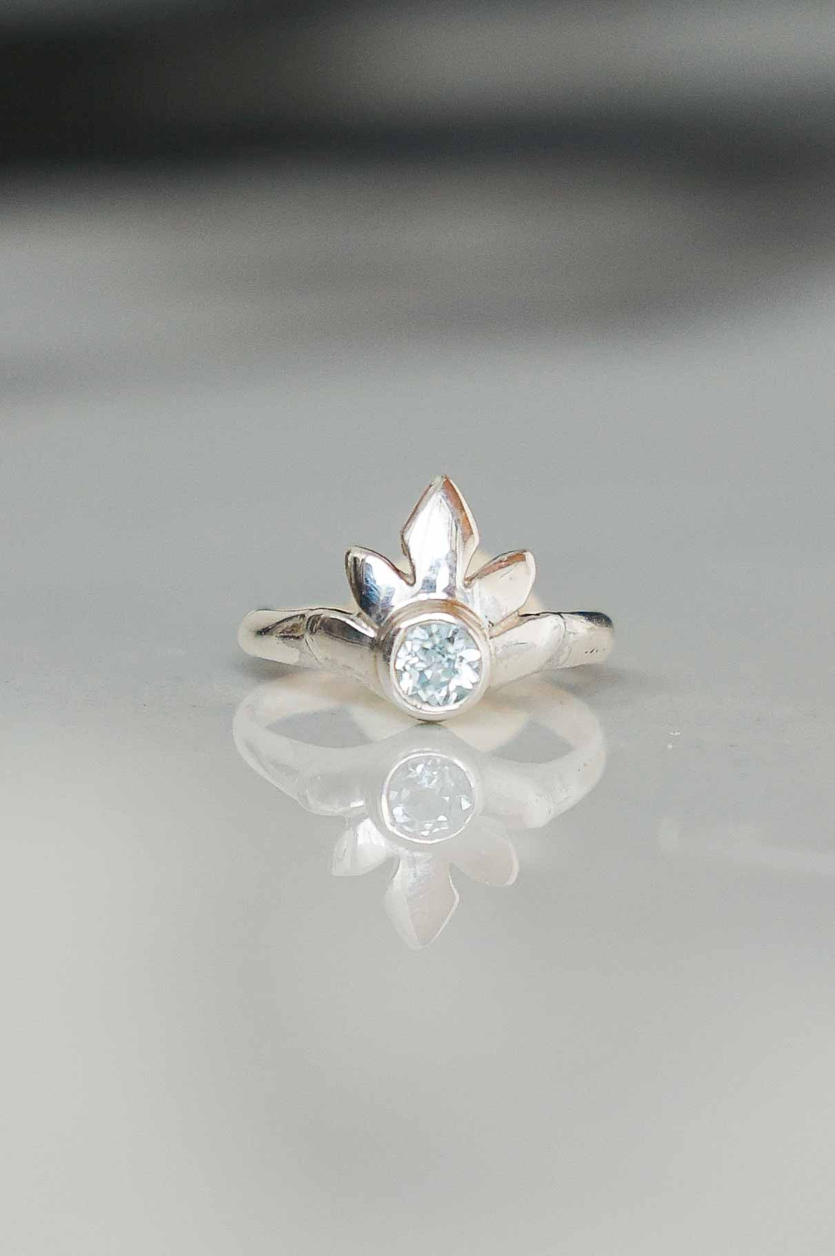 ANILLO DE PIE IRIS DE PLATA Y TOPACIO