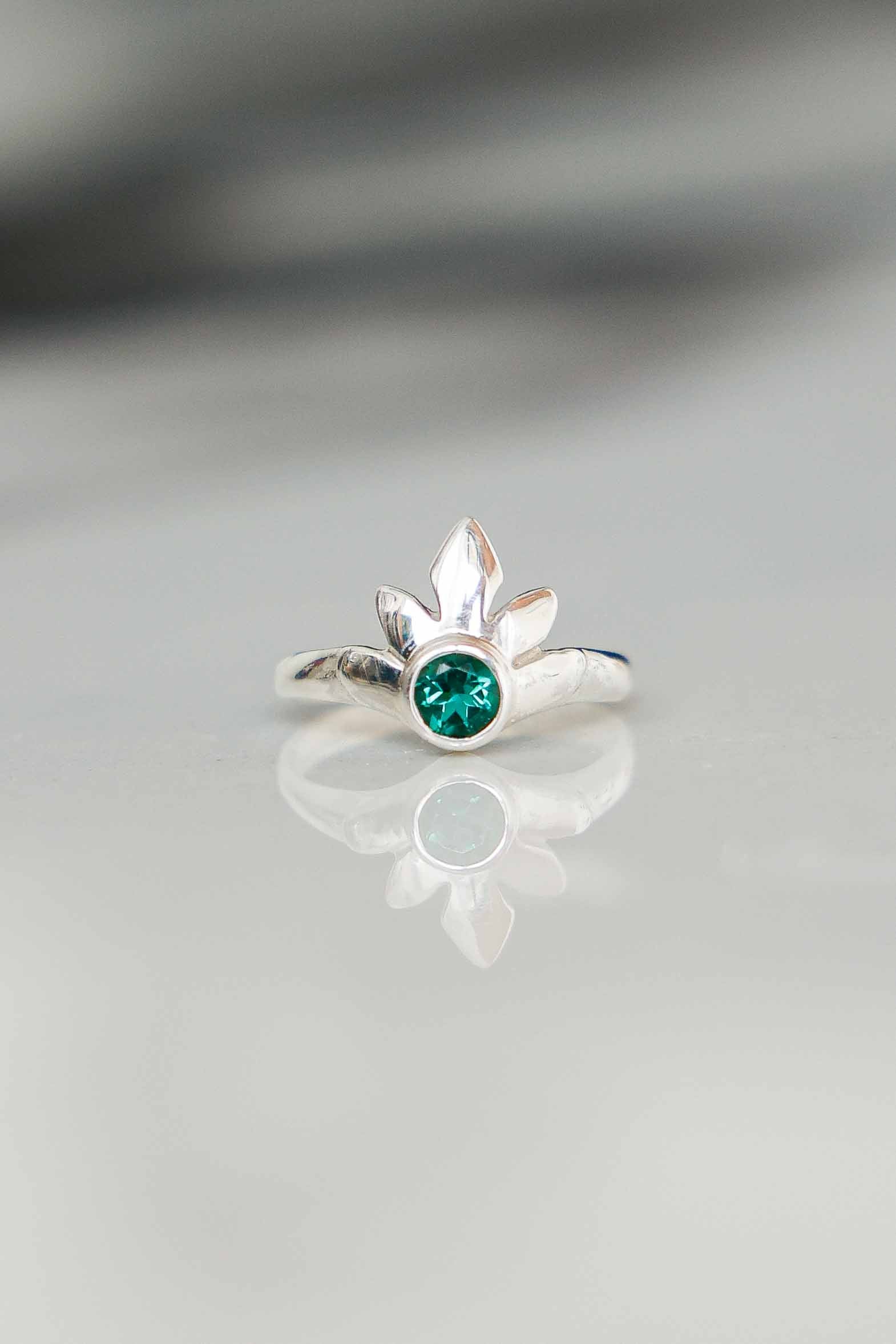 ANILLO DE PIE IRIS DE PLATA Y CUARZO VERDE