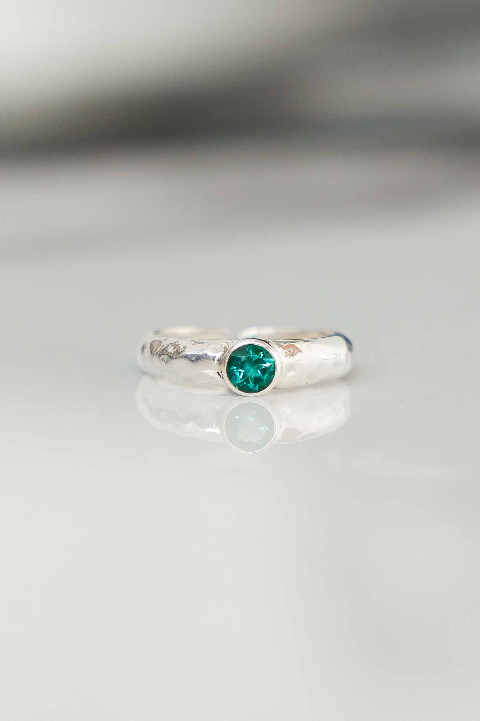 ANILLO DE PIE HAMMER DE PLATA Y CUARZO VERDE