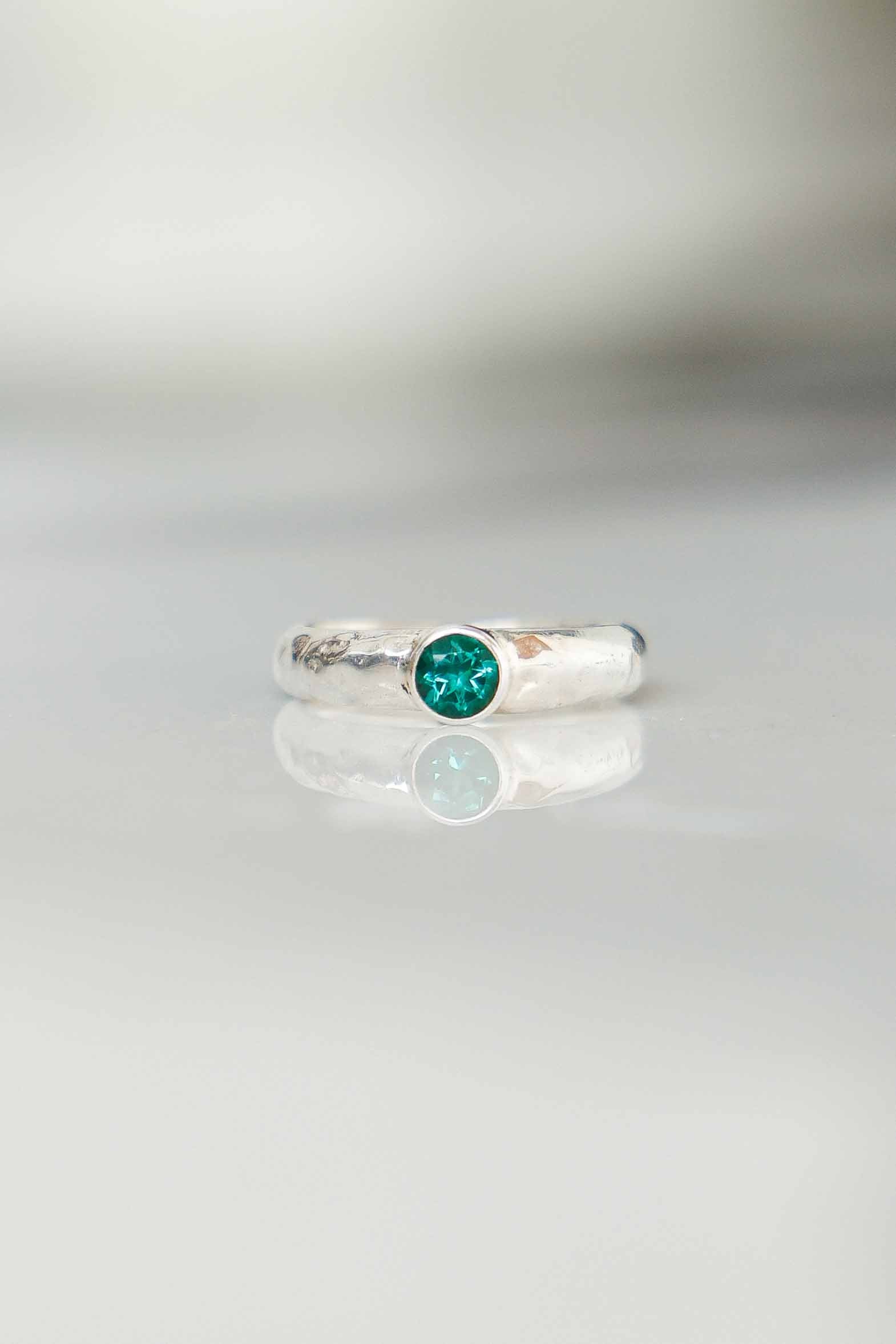 ANILLO DE PIE HAMMER DE PLATA Y CUARZO VERDE