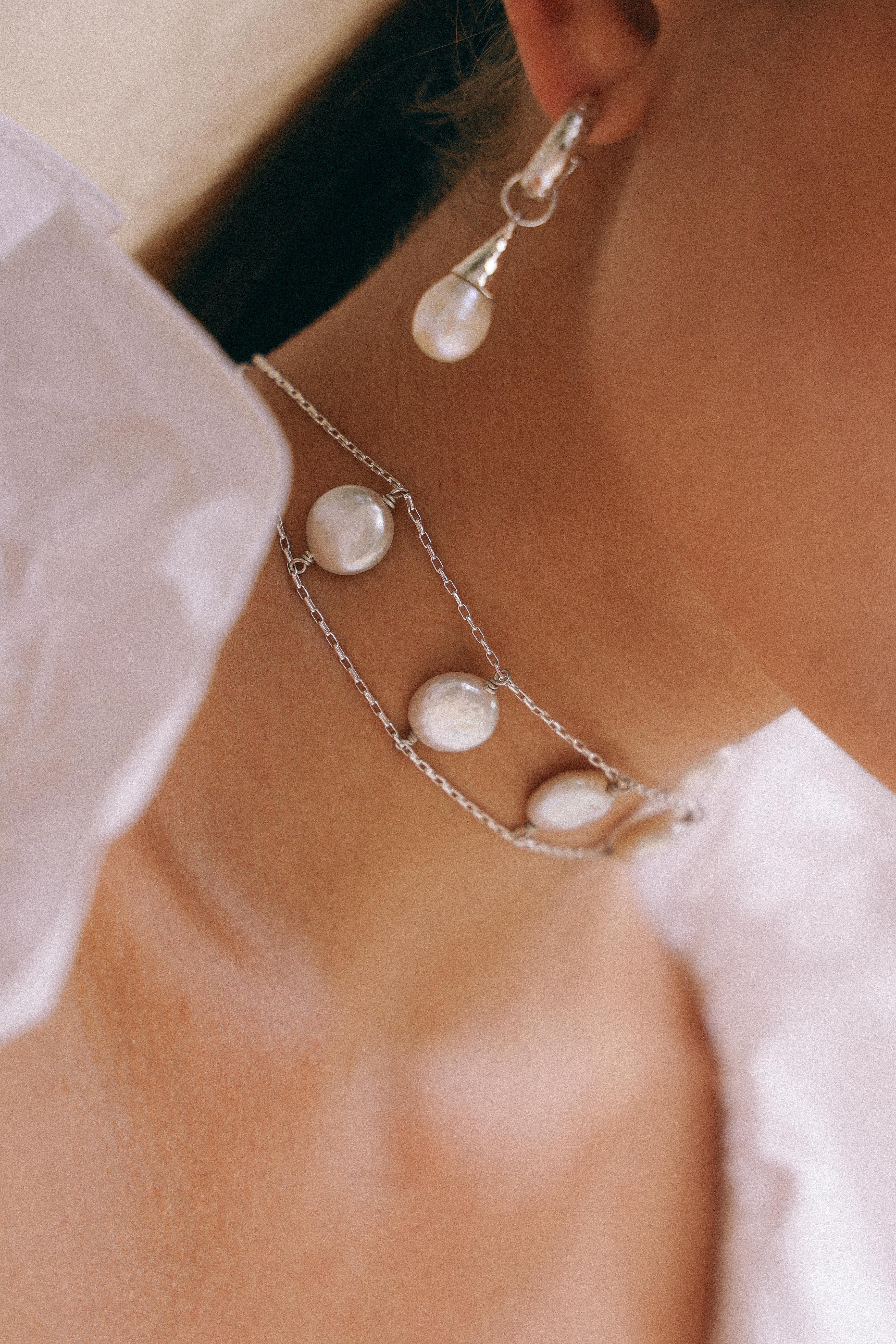 COLLAR CHOKER DE PLATA Y PERLAS MONEDA