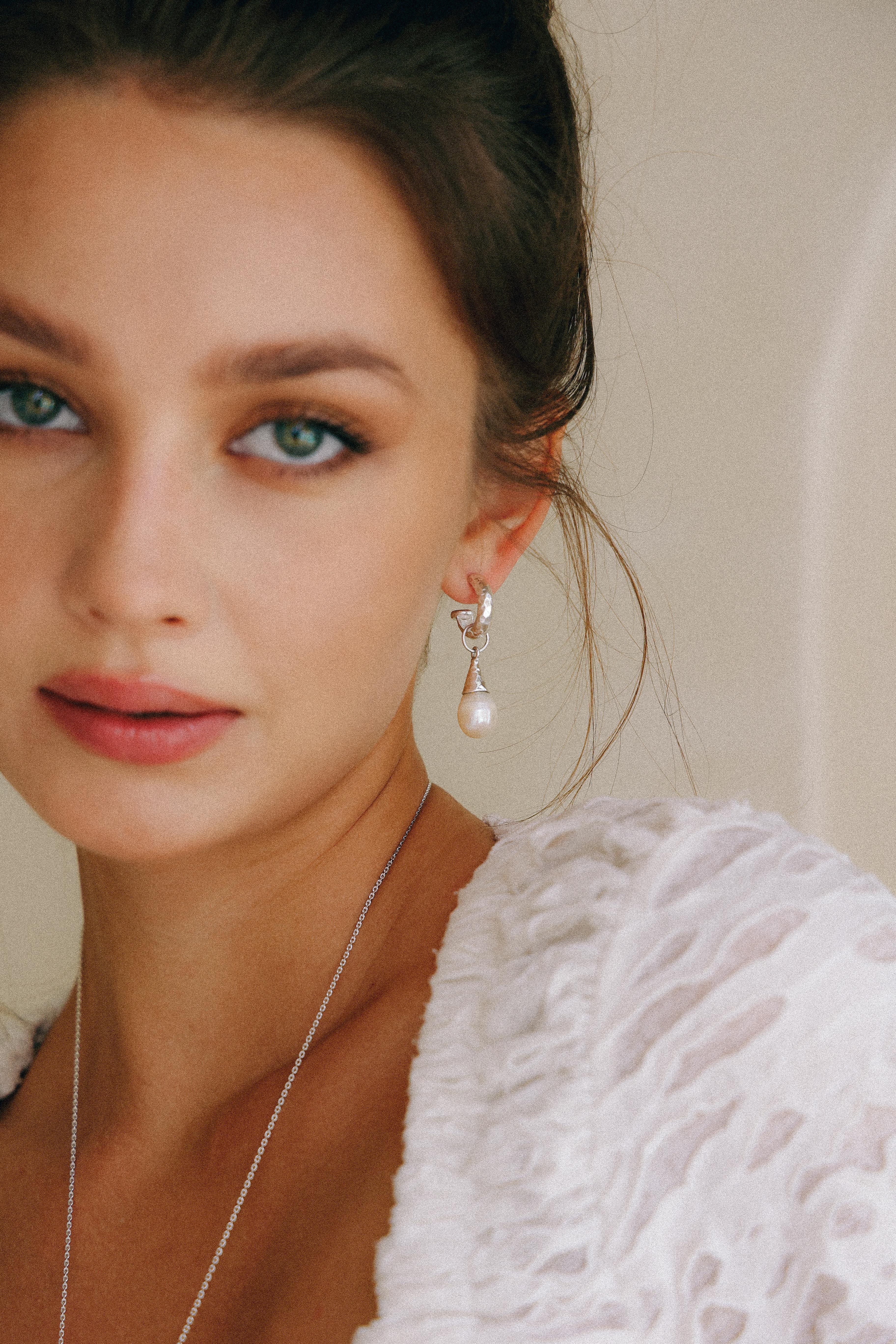 AROS HOOPS MADRE PERLA DE PLATA