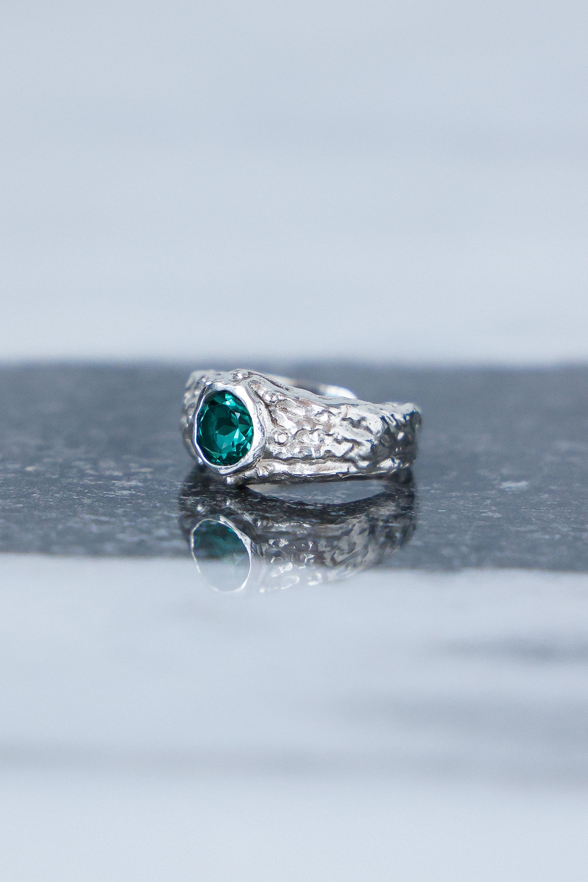 ANILLO SELES DE PLATA Y CUARZO VERDE