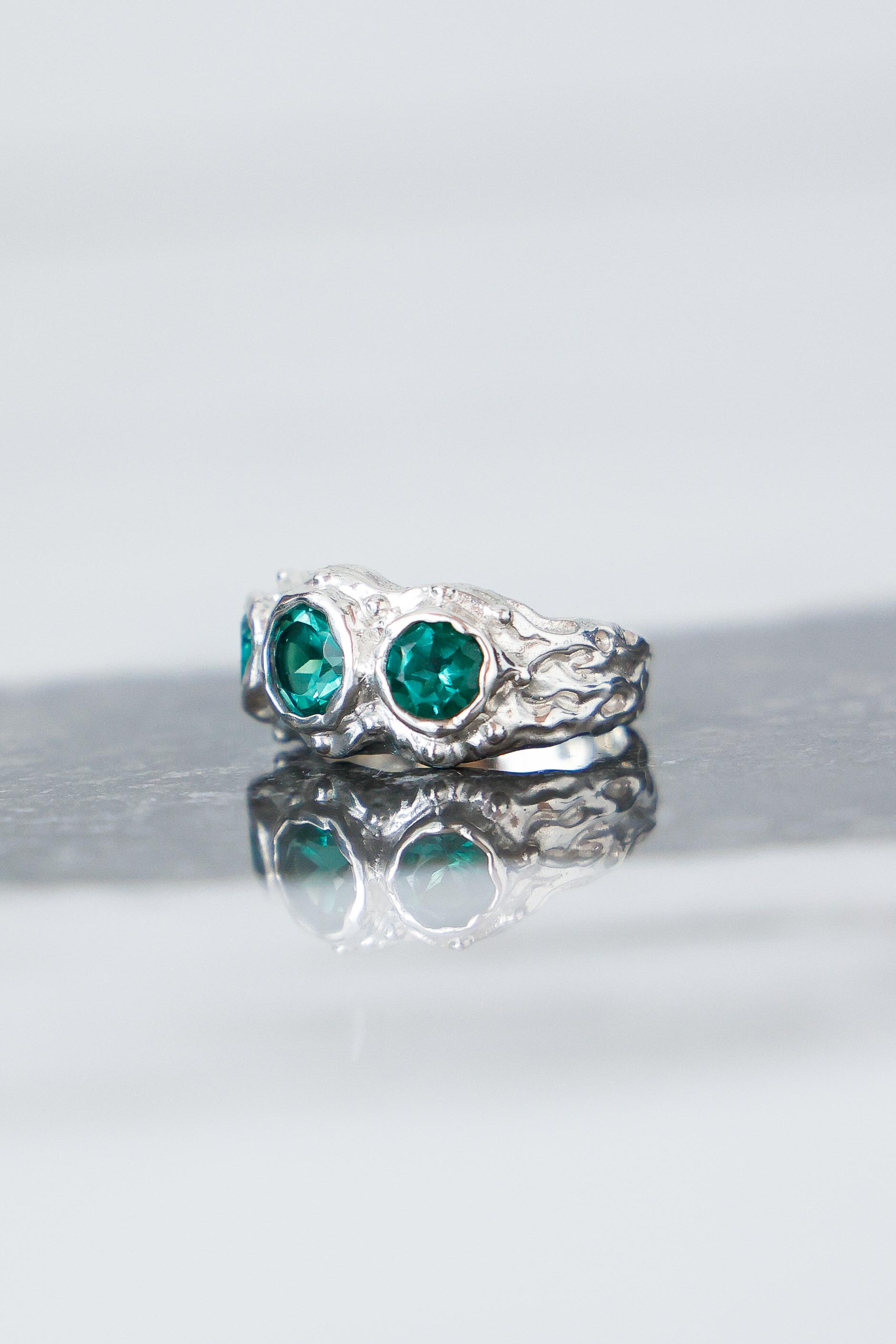 ANILLO SOLENE DE PLATA Y CUARZOS VERDES